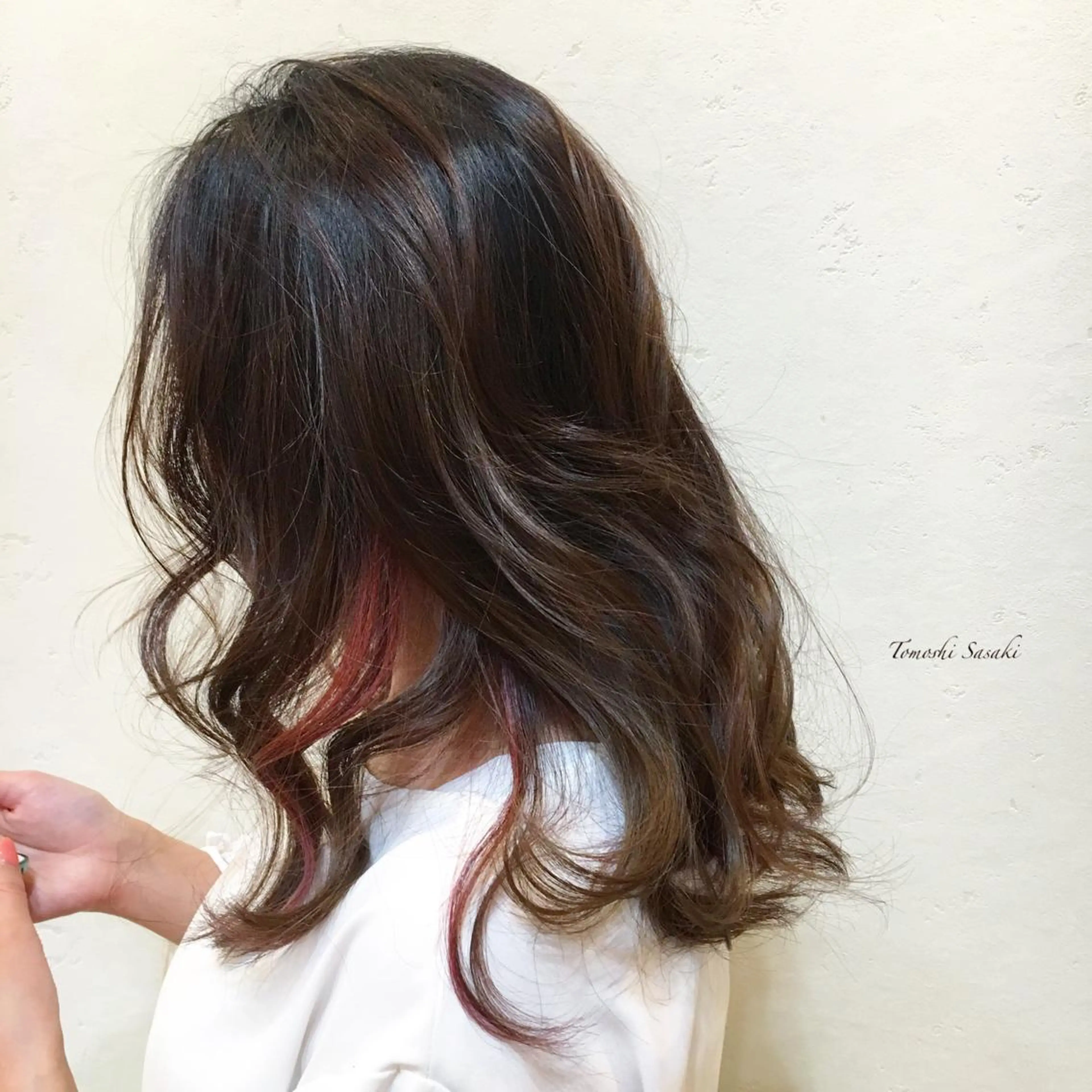 カラー ササキ トモシのヘアスタイル