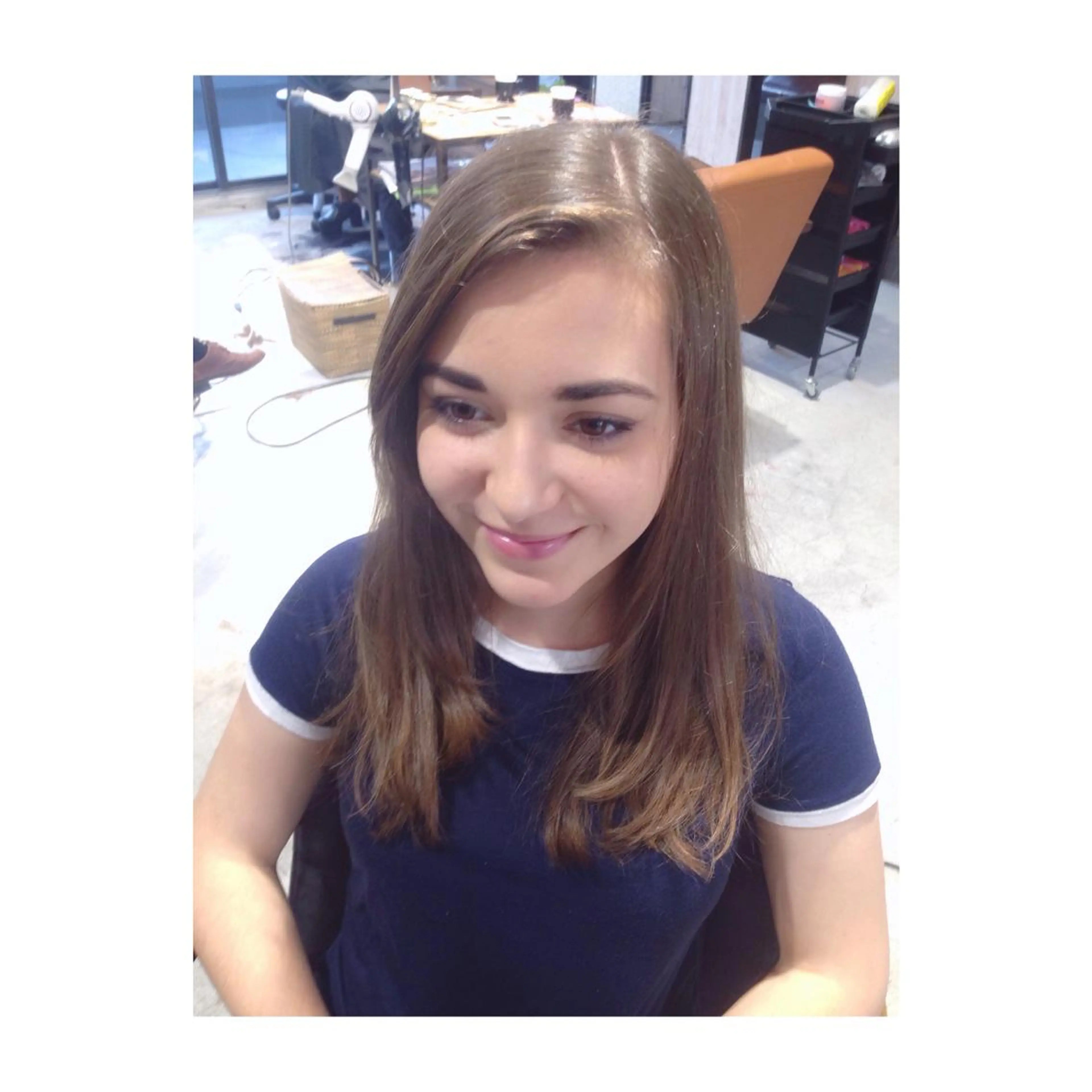 セミロング ロング カラー アッシュ レイヤーカット アオガミ （前髪顔周りカット）のヘアスタイル