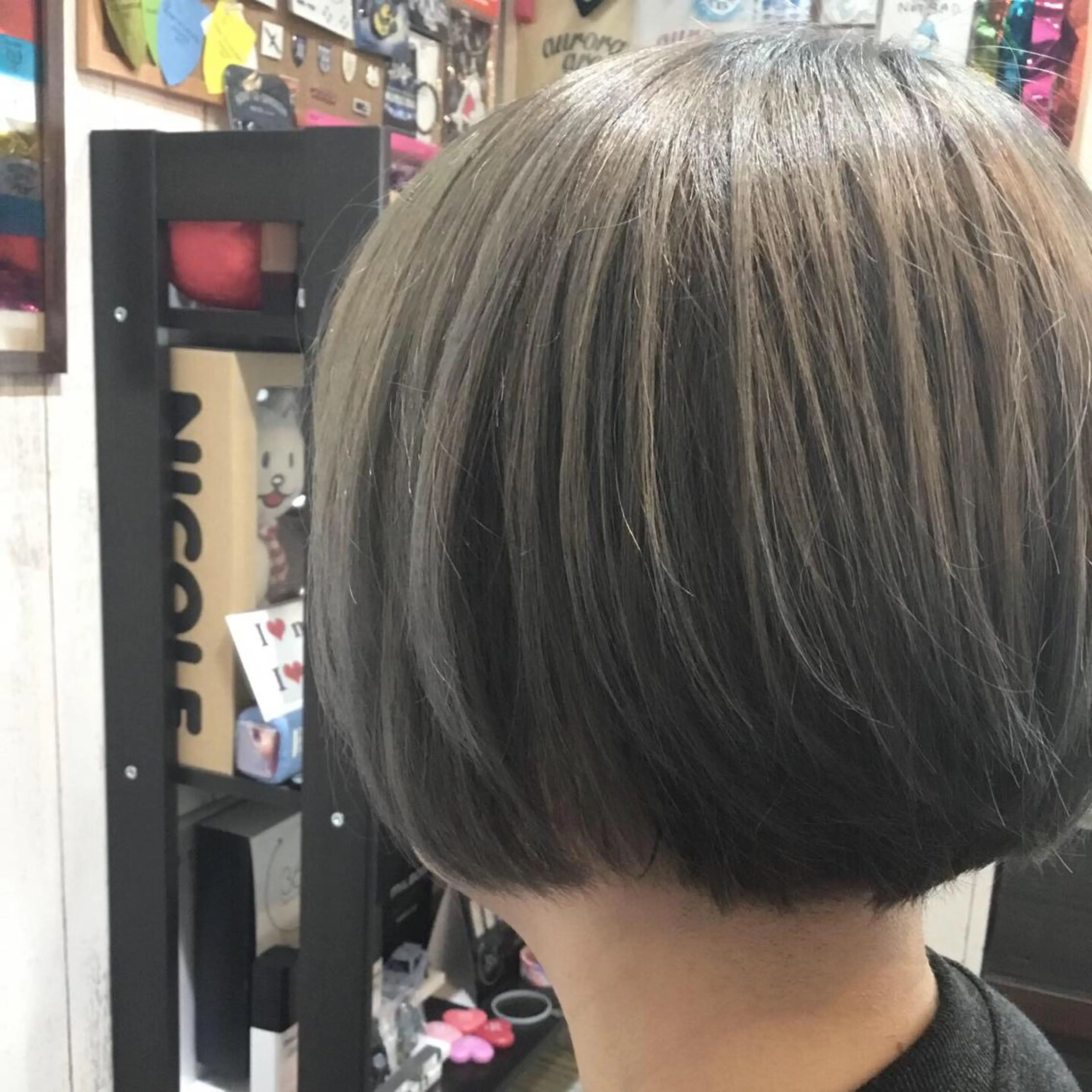 ショート カラー embrace エンブレイスのヘアスタイル