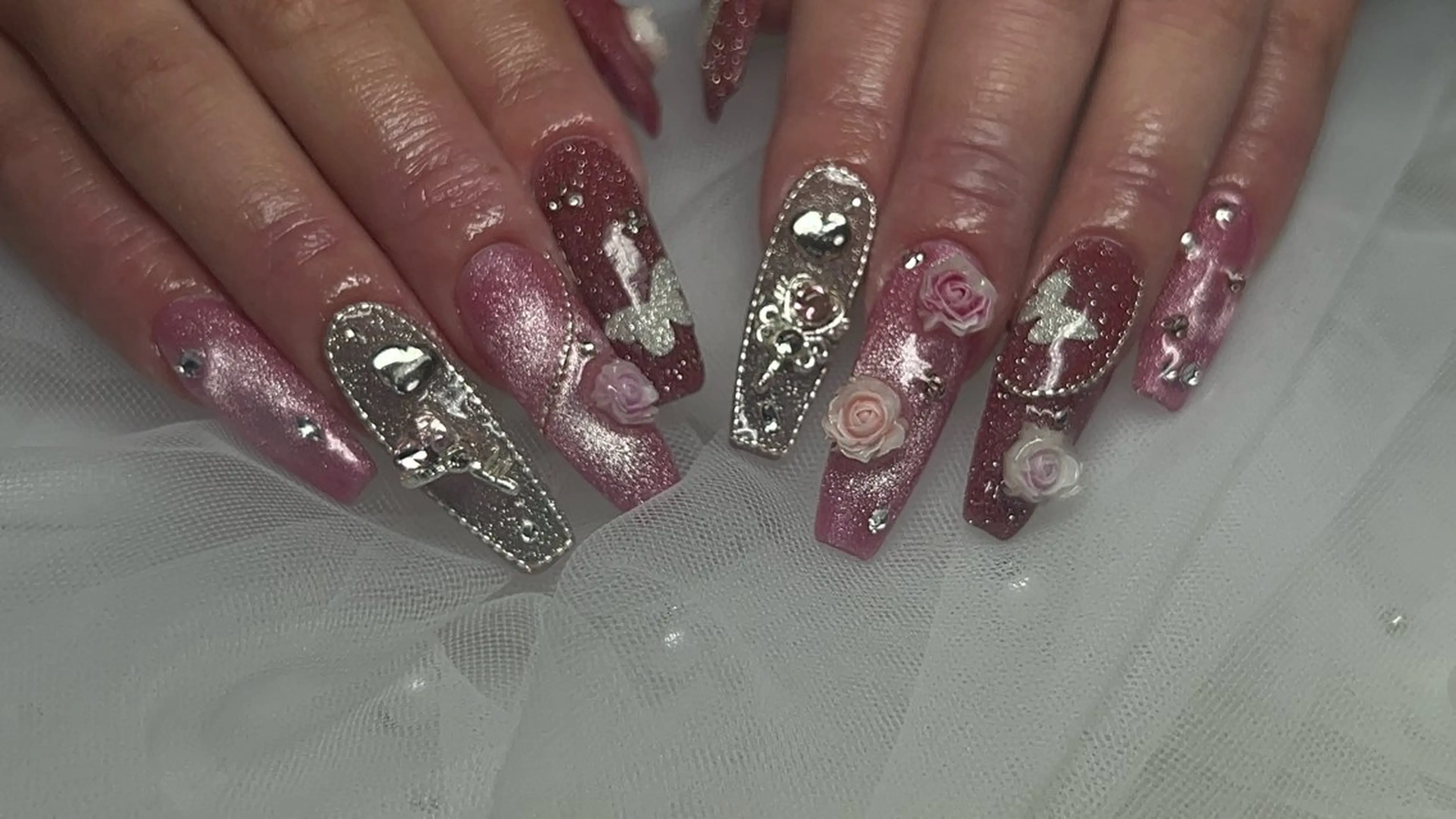 ネイル キラキラネイル ハンドネイル 鮎川 沙希のネイルデザイン