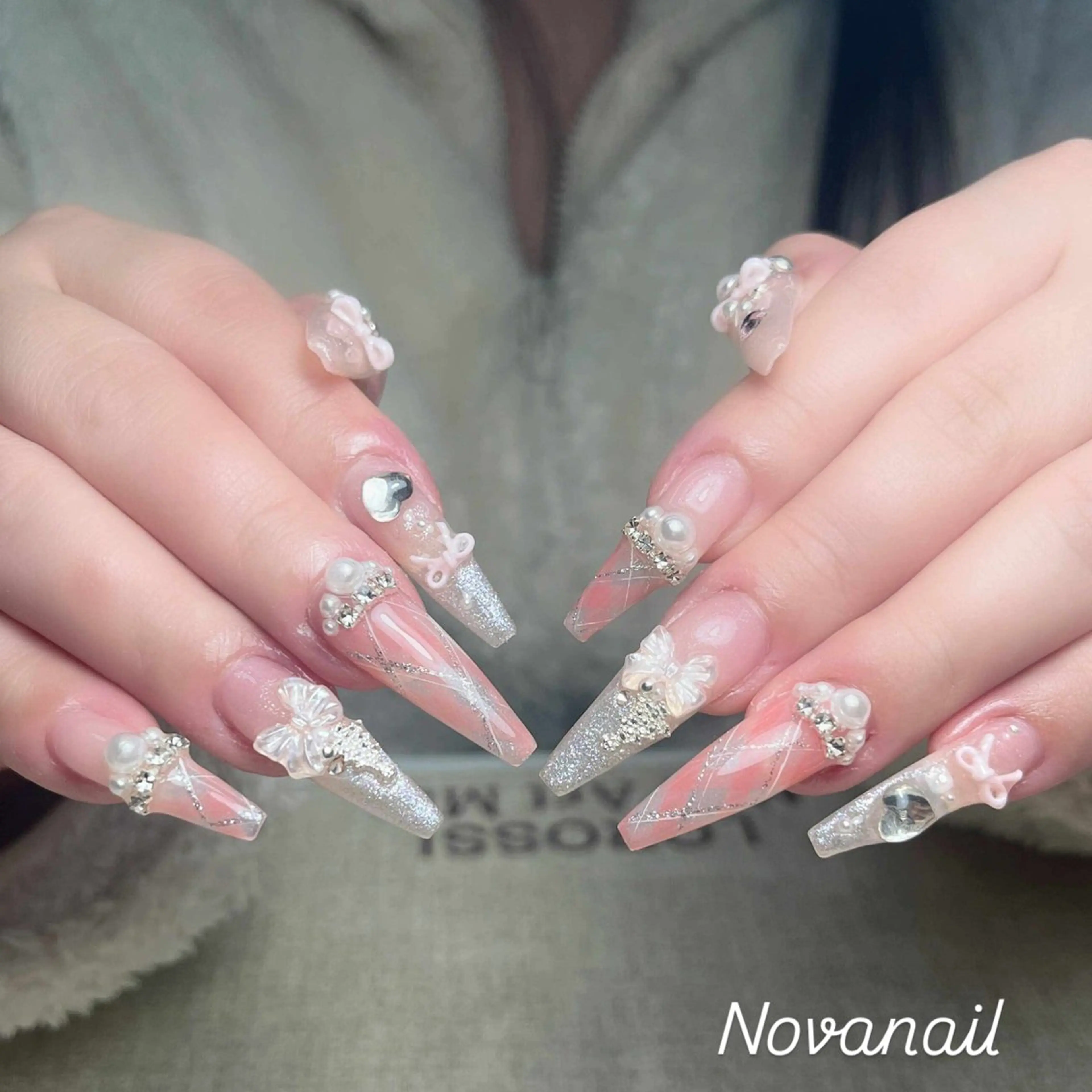 ネイル アートネイル ボルドー ジェルネイル キラキラネイル ラメ(グリッター) ハンドネイル ハンドケア Nova Nail Nambaのネイルデザイン