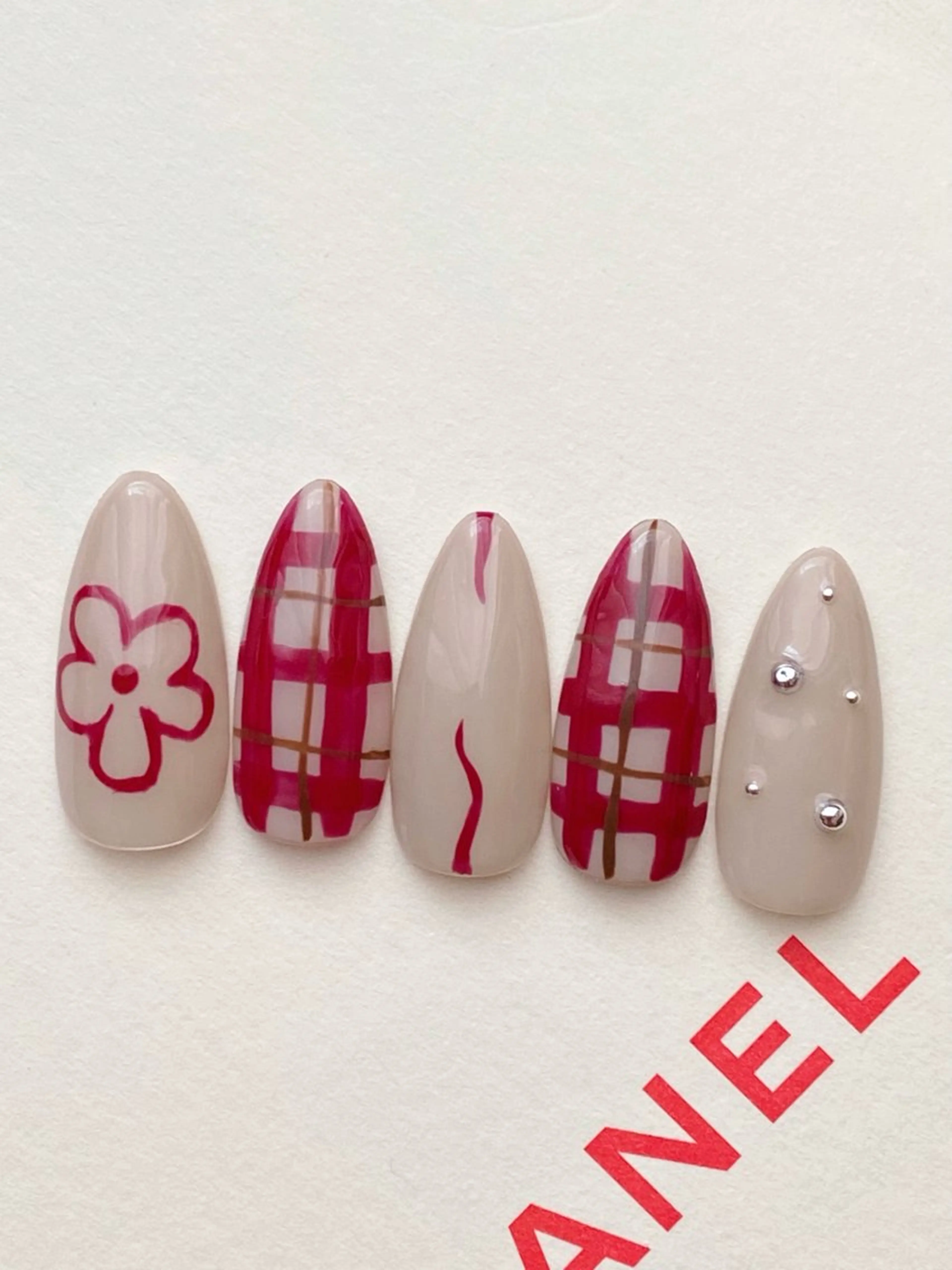 ネイル ボルドー フラワーネイル ニュアンスネイル iro +のネイルデザイン