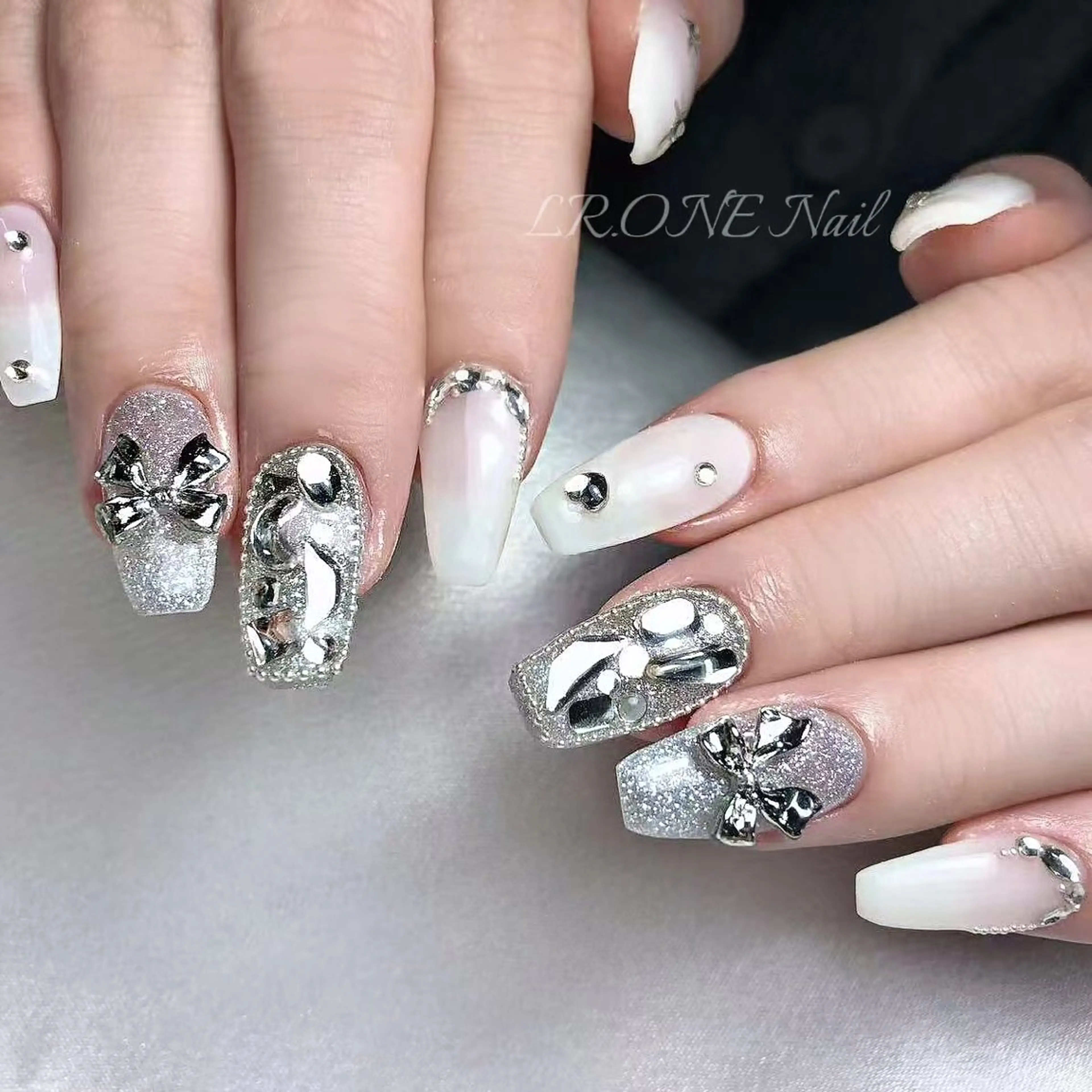 ネイル ハンドネイル LR.ONE ヨウのネイルデザイン