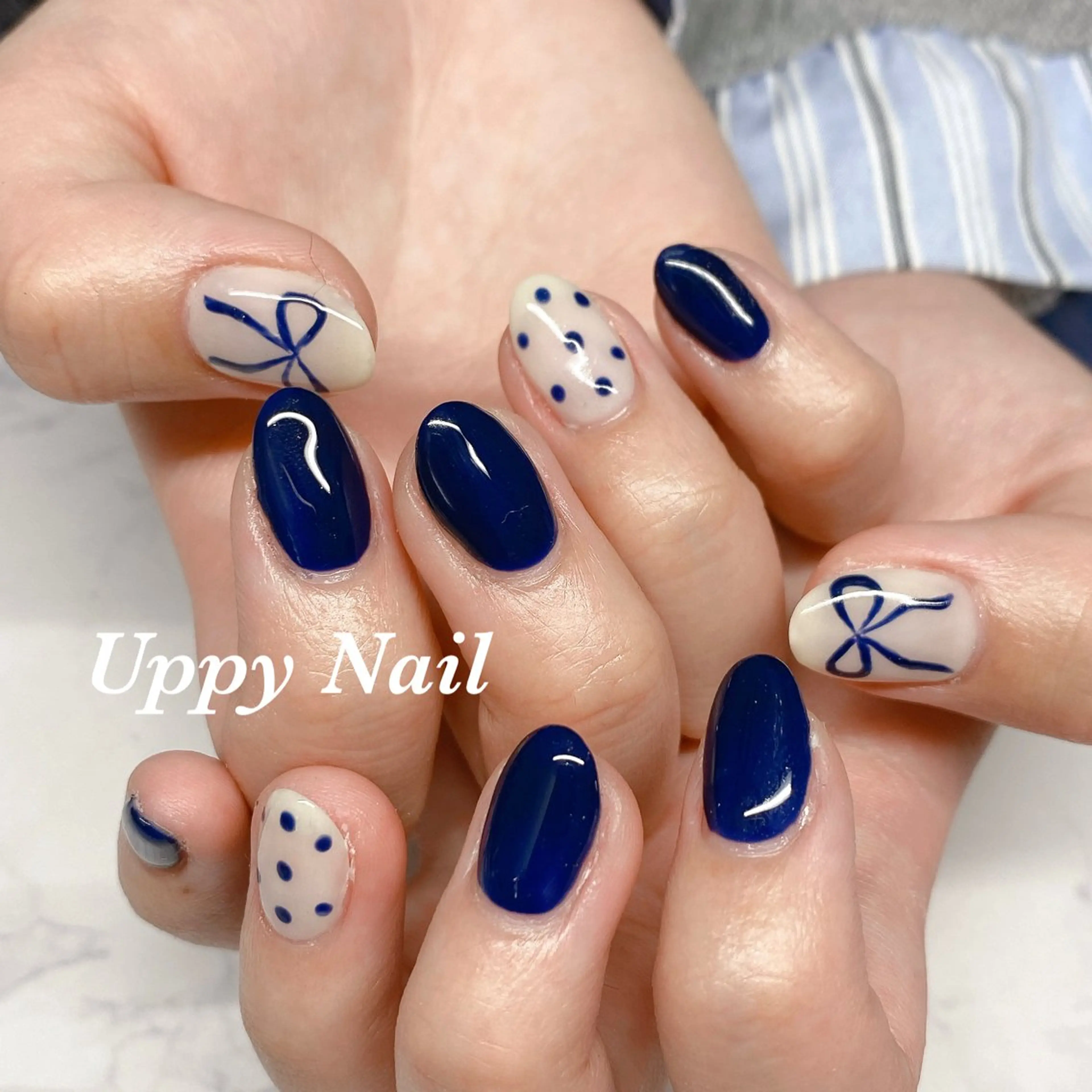 ネイル ドット ネイビー リボン ホワイト ハンドネイル Uppy Nail ukyoのネイルデザイン