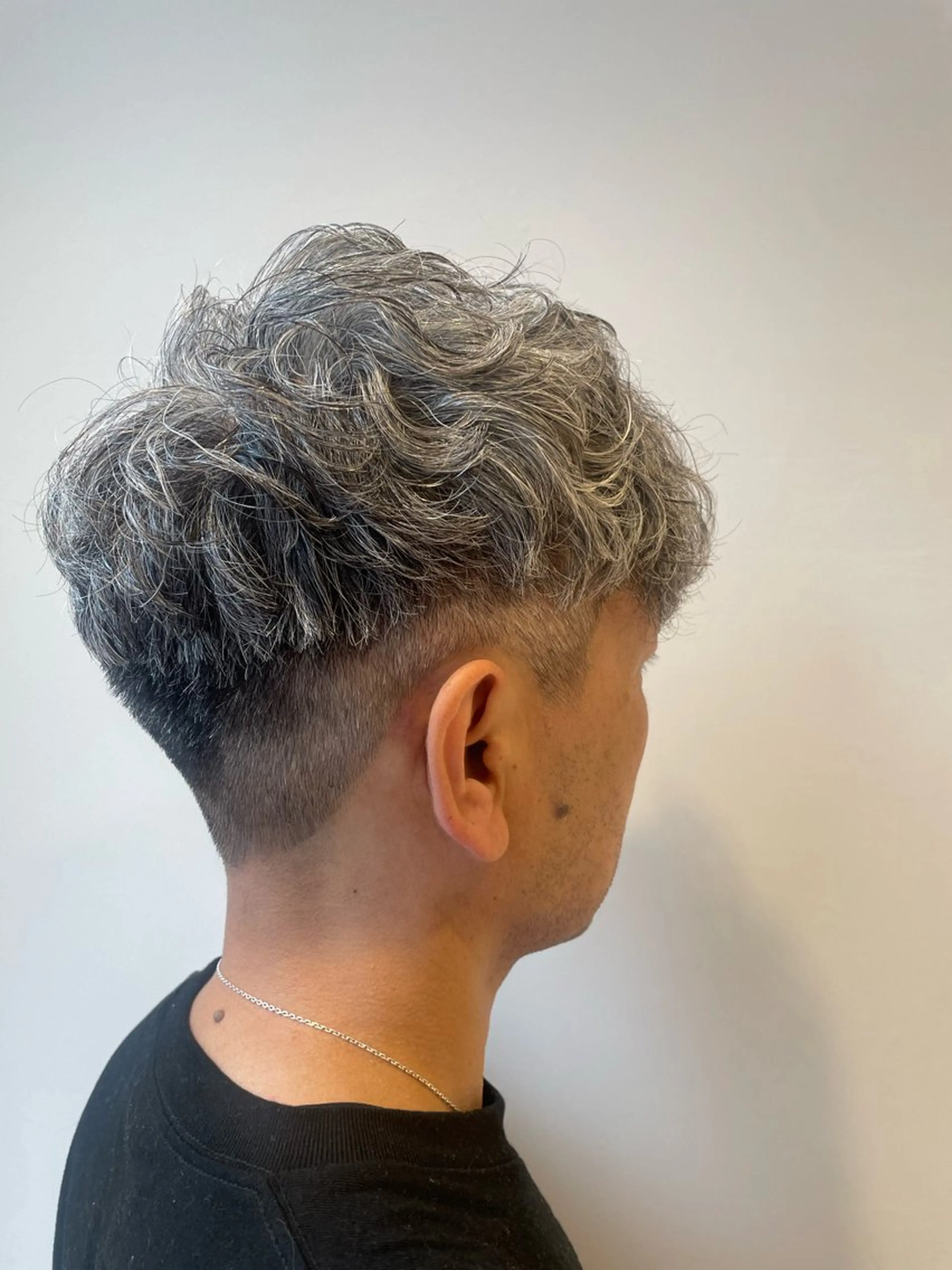 ミディアム パーマ メンズ ミディアムパーマ メンズパーマ 刈り上げ トリートメント メンズパーマ/カット / 古川　諒のヘアスタイル