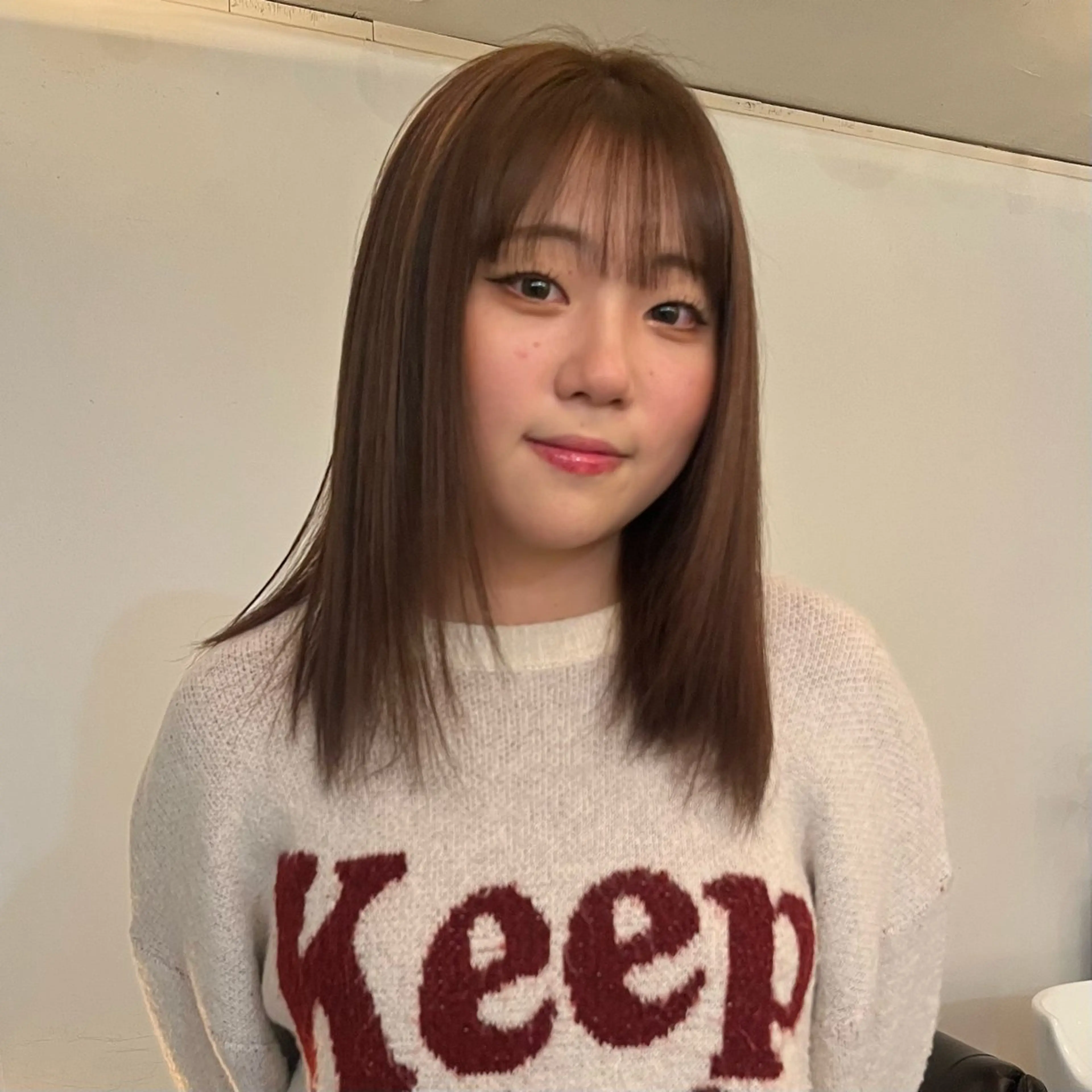 ミディアム カラー ベージュカラー ブリーチ 透明感カラー グレージュ ミルクティーベージュ レイヤー/ベージュ mikuのヘアスタイル