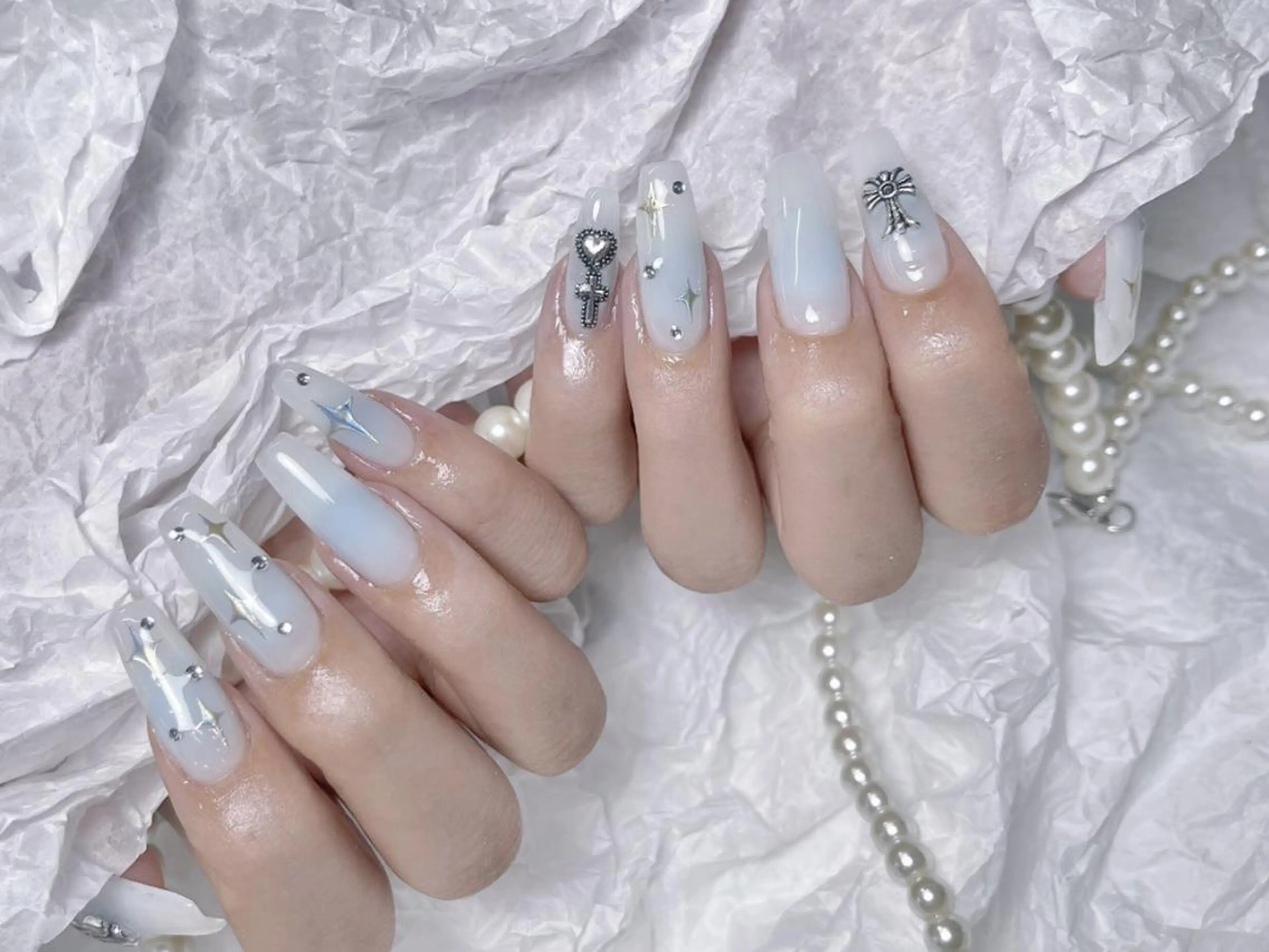 メンズ ネイル アートネイル フレンチネイル ジェルネイル キラキラネイル パラジェル ハンドネイル フットネイル Bloom kabukiのネイルデザイン