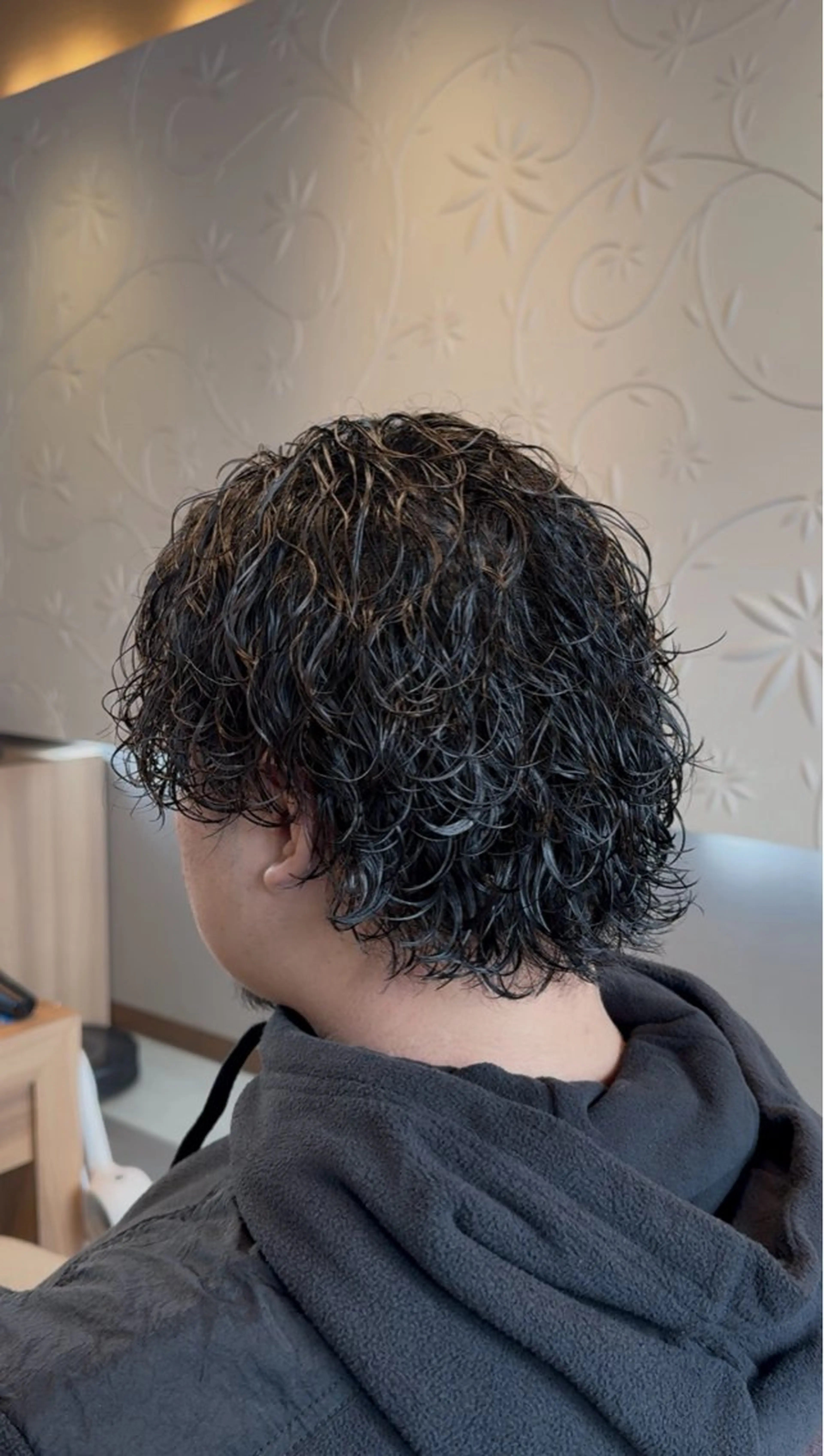 ミディアム パーマ メンズ ミディアムパーマ メンズパーマ カット パーマ 岩内 皓大のヘアスタイル