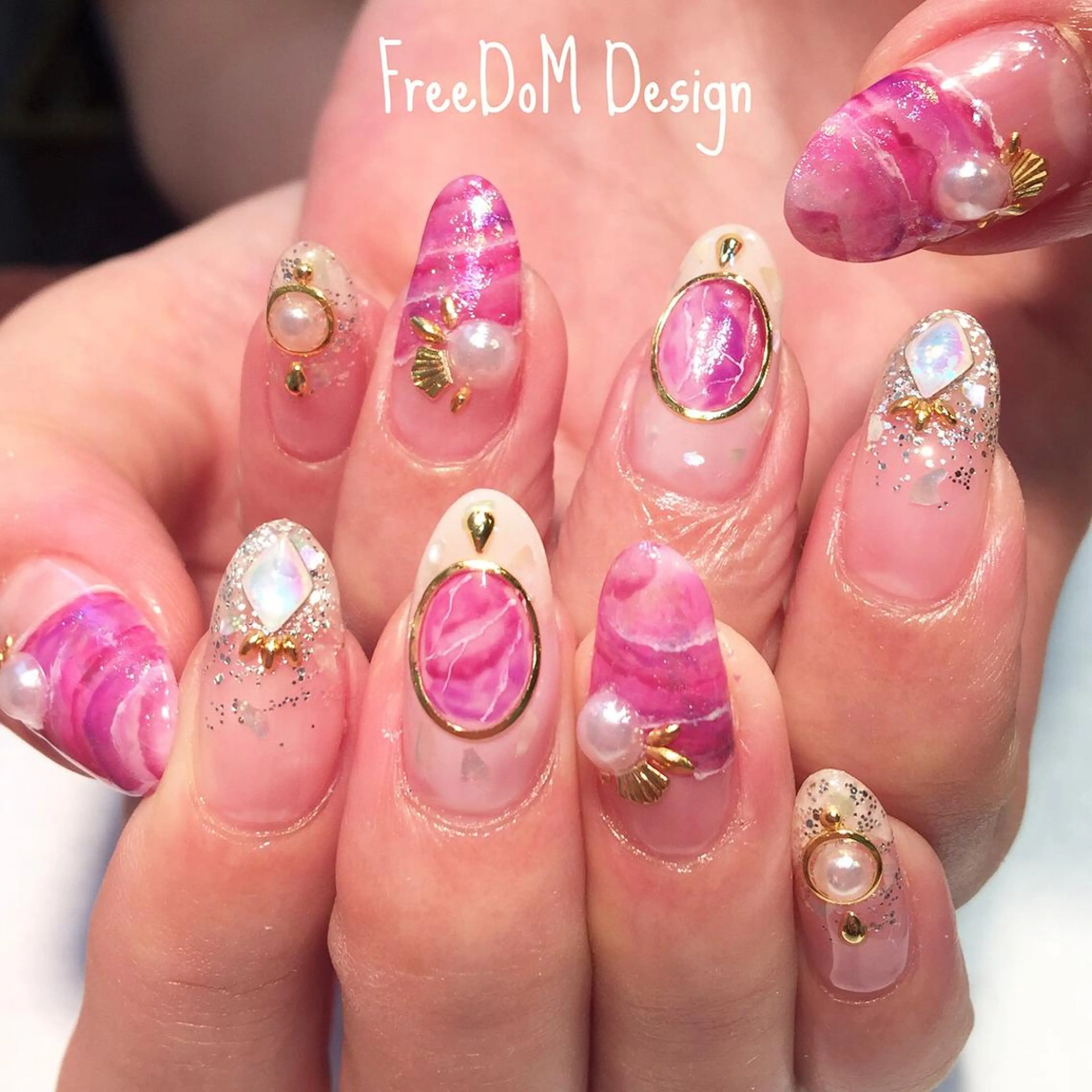 ネイル アートネイル ハンドネイル ＦreeDoＭ   Design所属・W KUMIのネイルデザイン