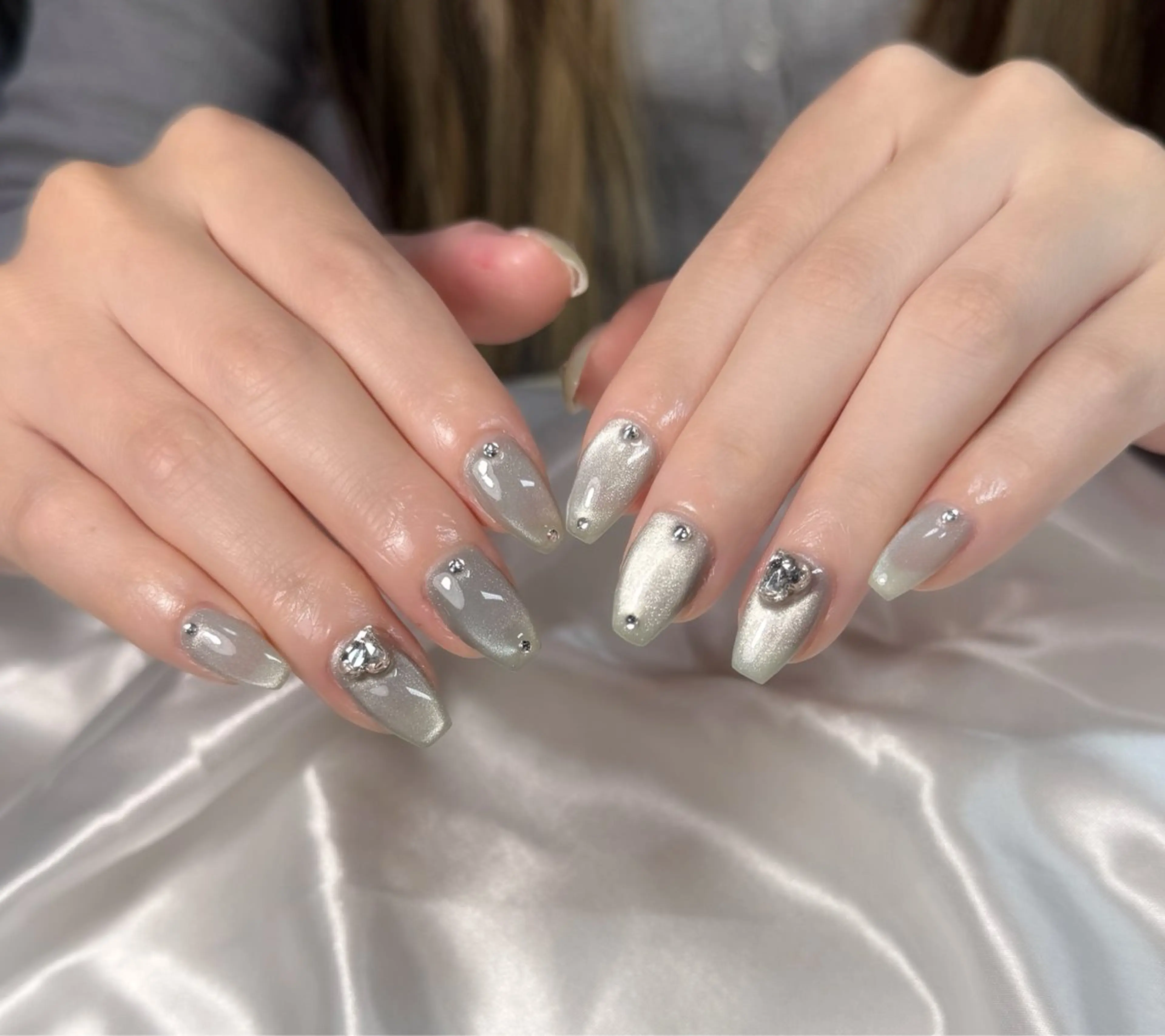 ネイル オーロラネイル ブルー チークネイル フットネイル フレンチネイル ハンドネイル ハンドケア HANA.NAILS所属・HANA.NAILS 自宅サロンのネイルデザイン