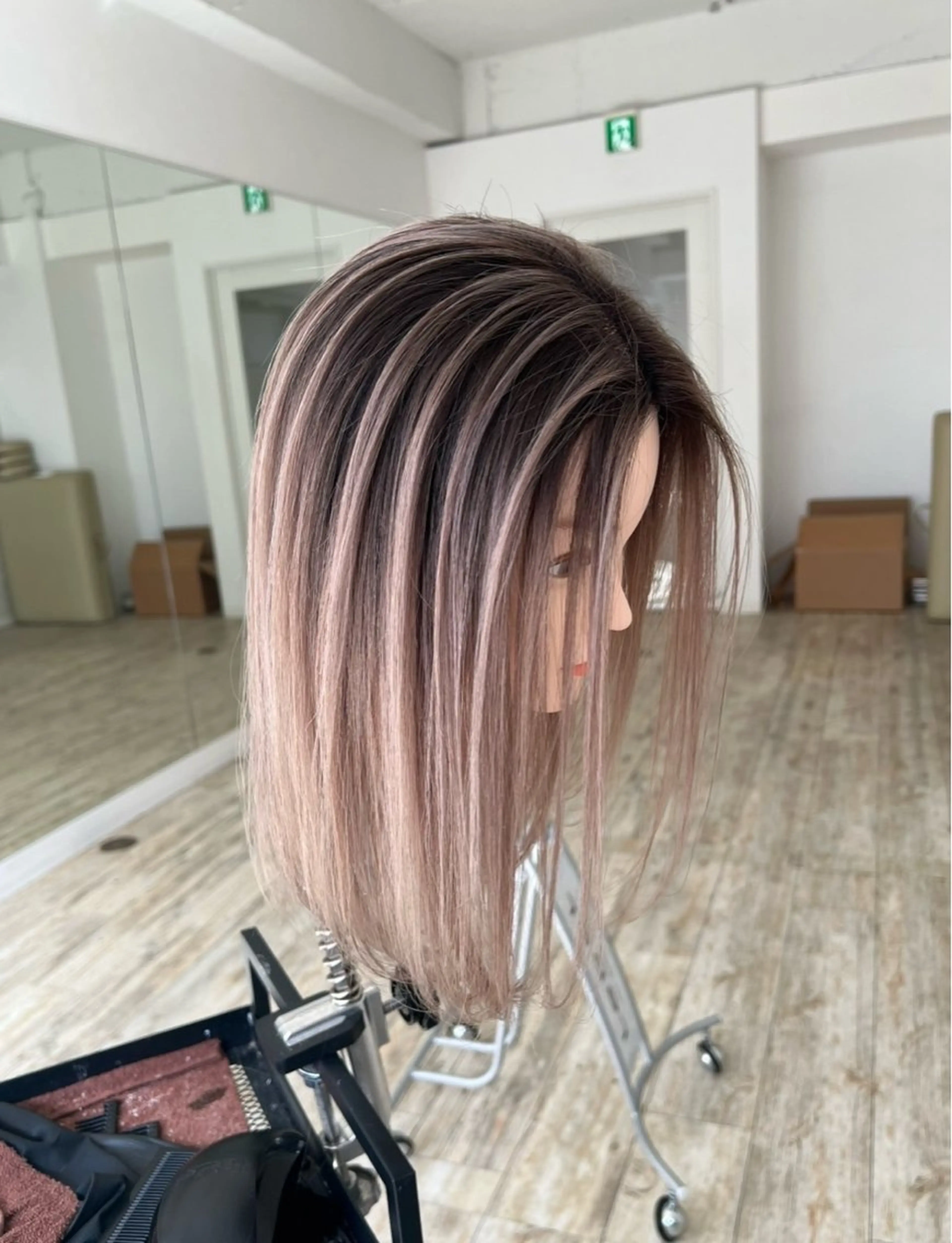 ミディアム カラー バレイヤージュ ベージュカラー ホワイトベージュ レイヤーカット ヘアカラー トリートメント ROBIN所属・指名数No.1 /NAOYAのヘアスタイル