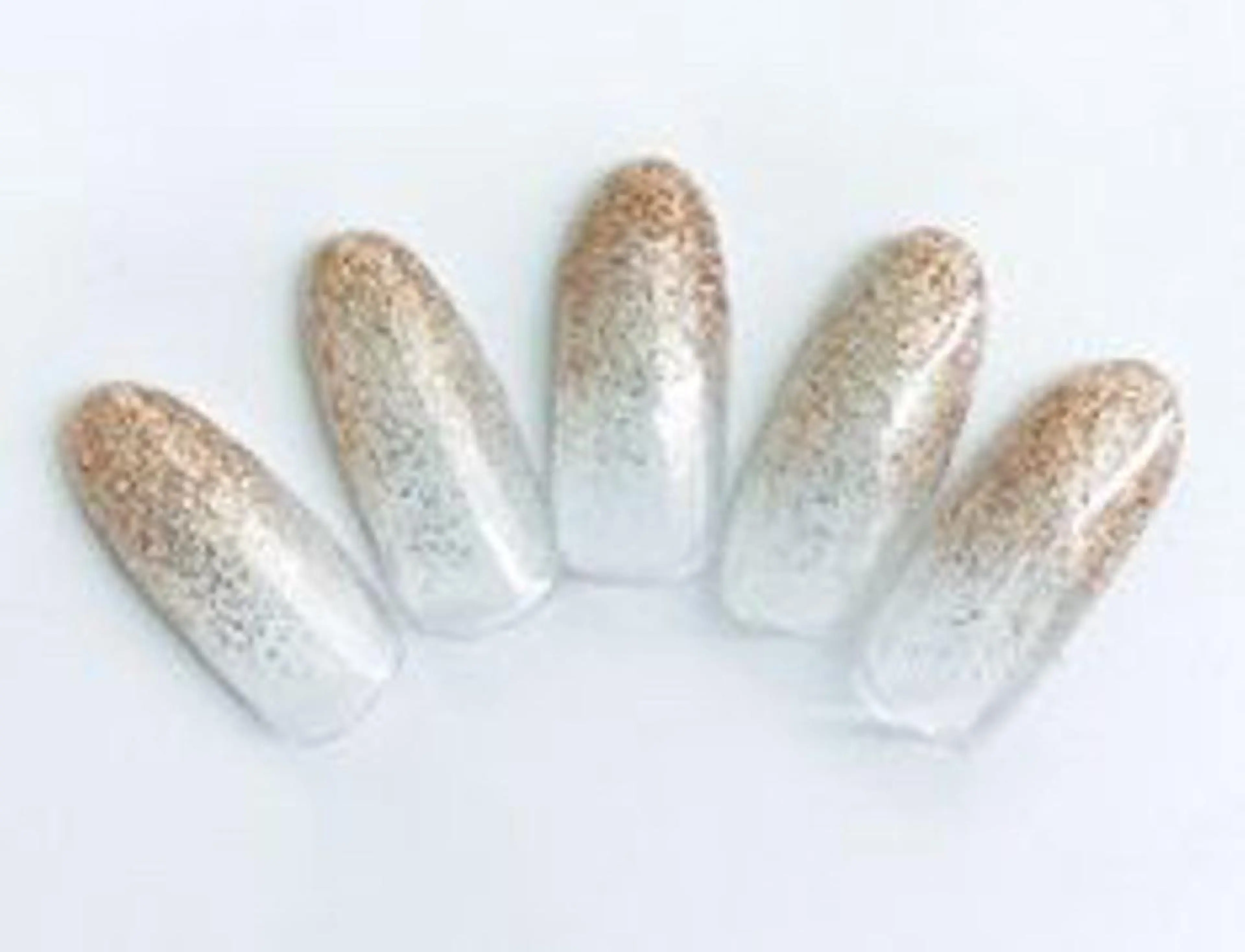 武蔵小金井店限定　オフ込み　ラメグラデーション（根本がクリアで、先端がラメのグラデーション）ファイリング、ドライケア込みの写真