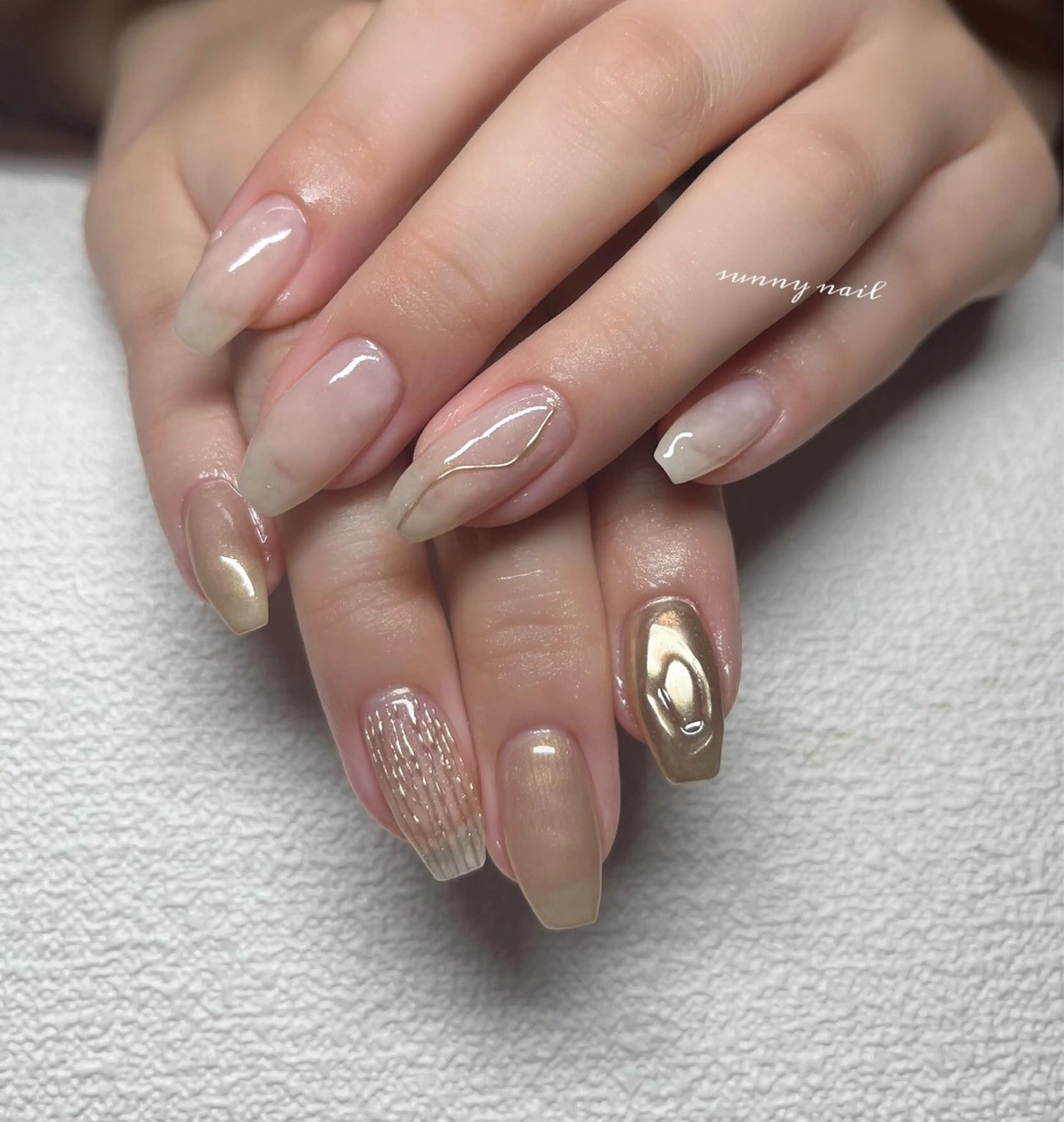 ネイル ジェルネイル ゴールド ミラーネイル ニュアンスネイル パラジェル sunny nailのネイルデザイン