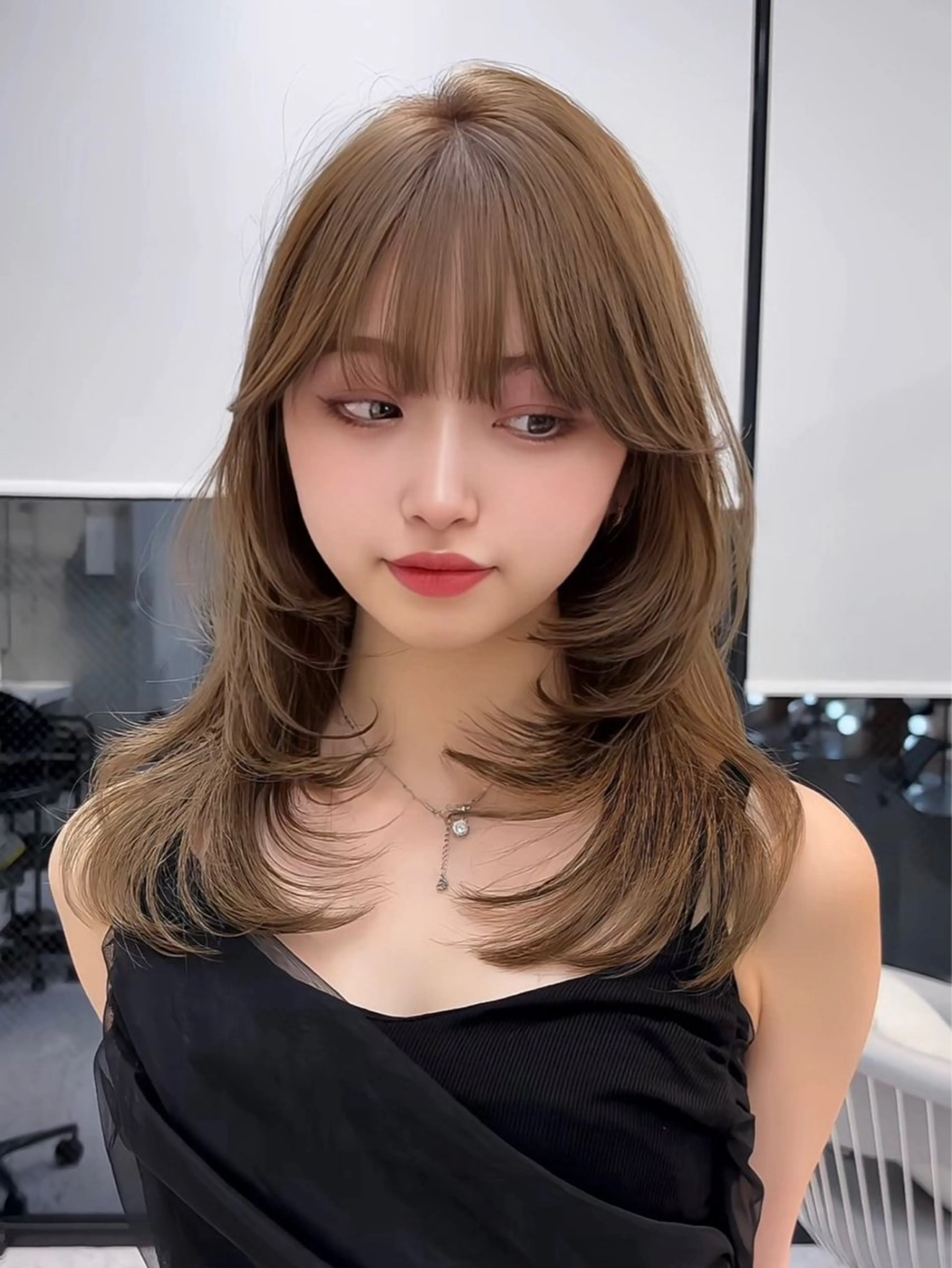 ミディアム カラー ベージュカラー レイヤーカット 縮毛矯正 【美髪矯正】 吉村　清志のヘアスタイル