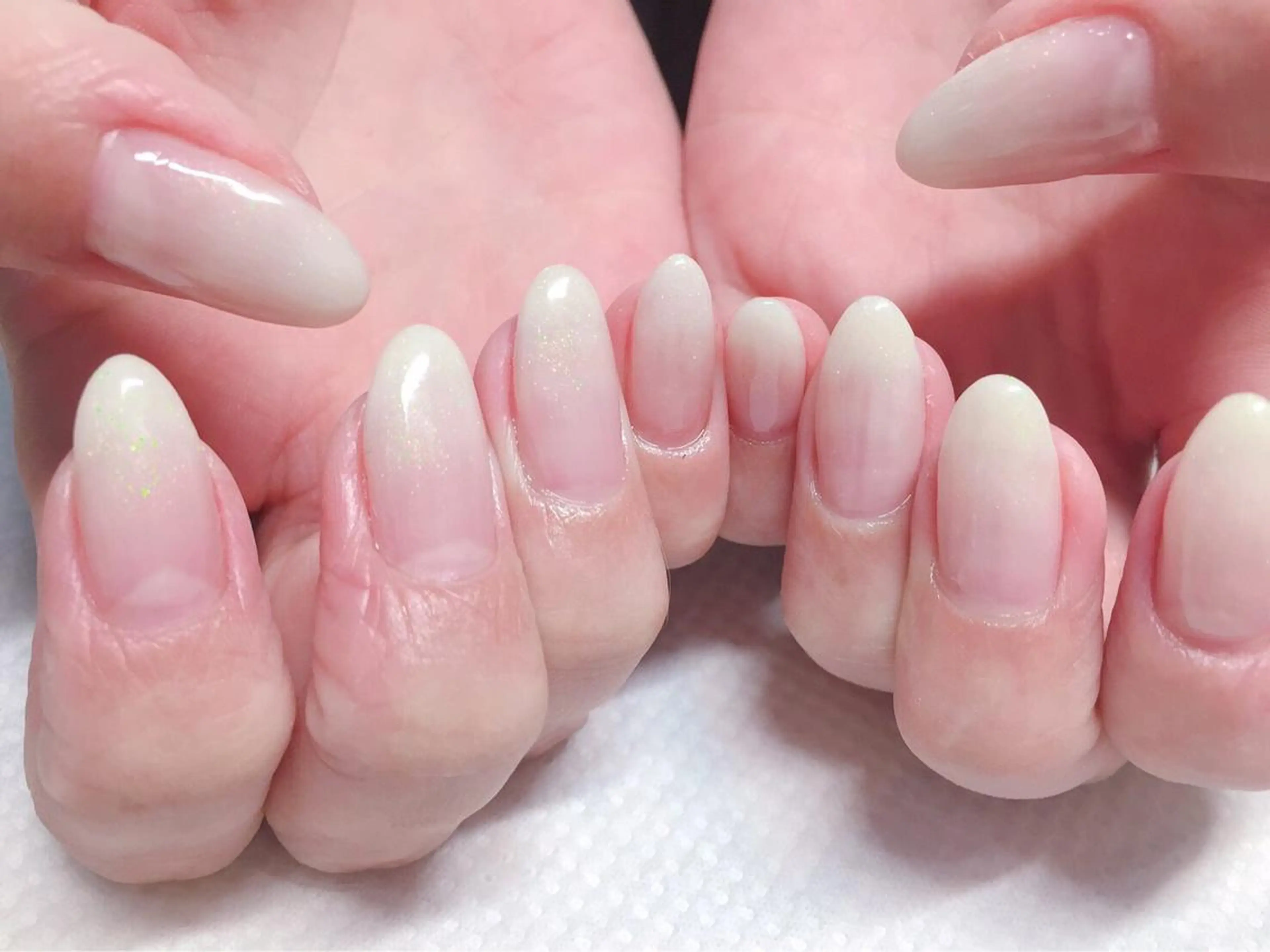 ネイル オーロラネイル グラデーション ラメ(グリッター) ラメグラデーション シンプルネイル ガールネイルサロン所属・ガール ネイルサロンのネイルデザイン