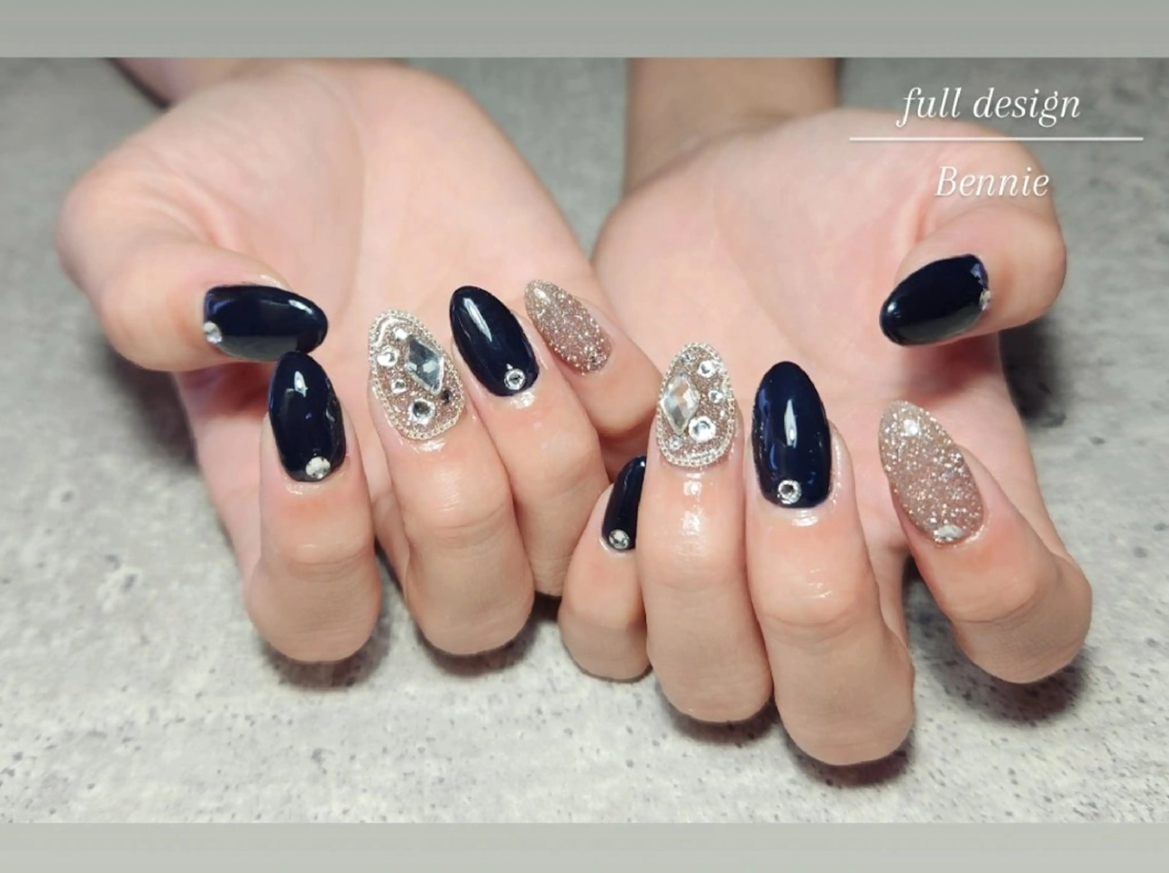 ネイル フラッシュネイル キラキラネイル ネイビー ハンドネイル   BENNIEのネイルデザイン