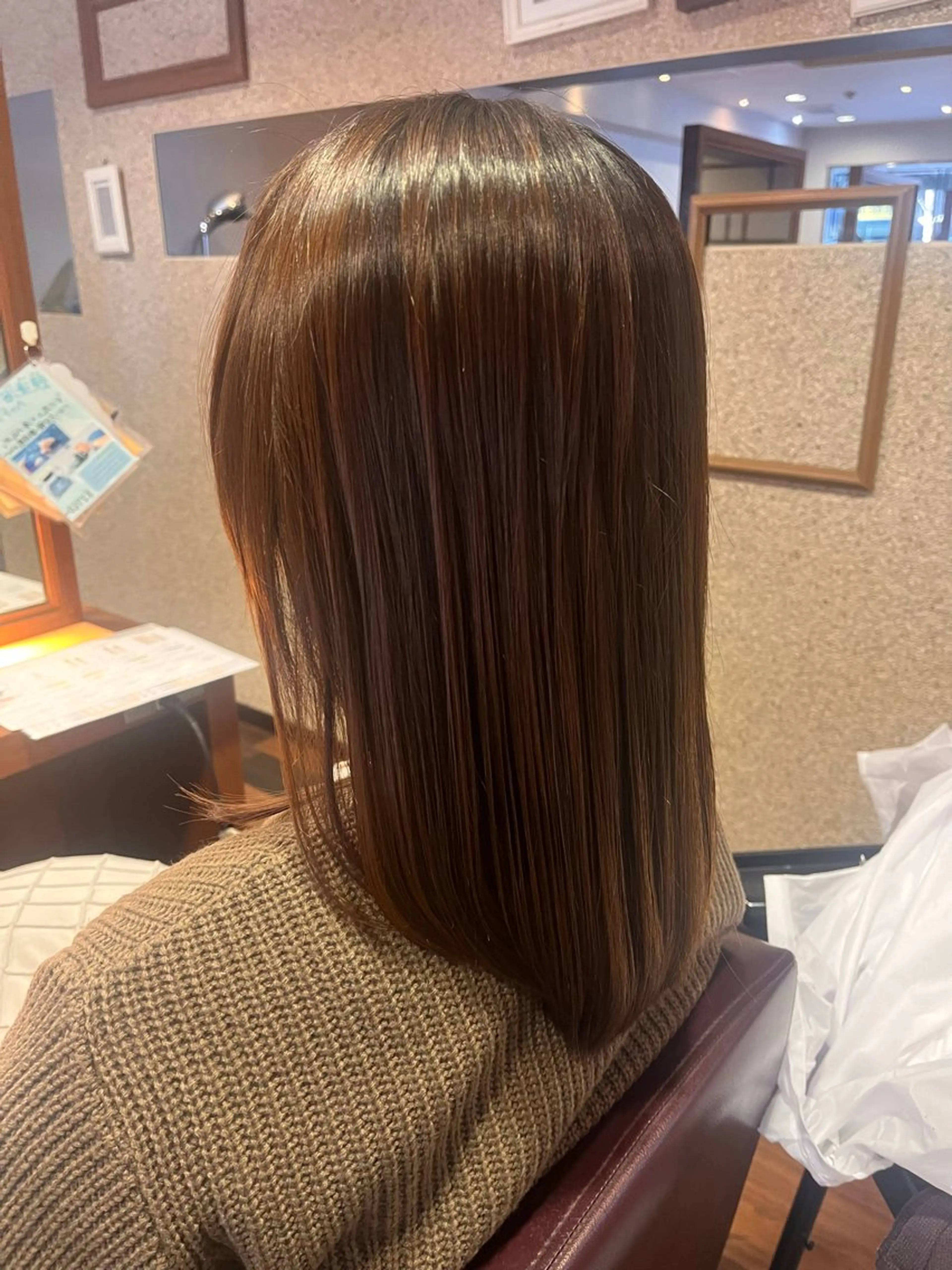 セミロング カット ヘアカラー よしだ しおりのヘアスタイル