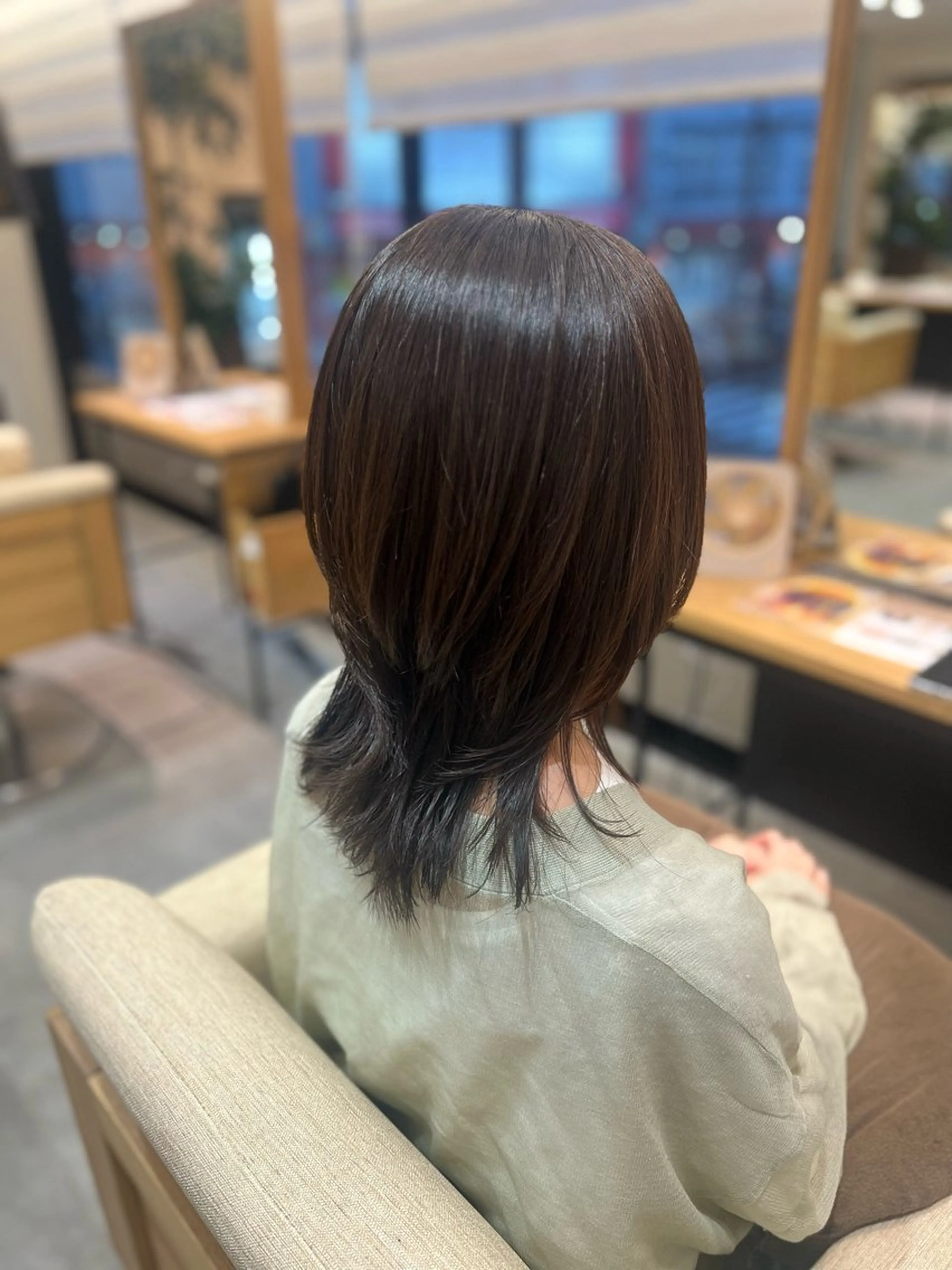 ミディアム くびれヘア ウルフカット FLIP B AVEDA所属・大川 愛未のヘアスタイル