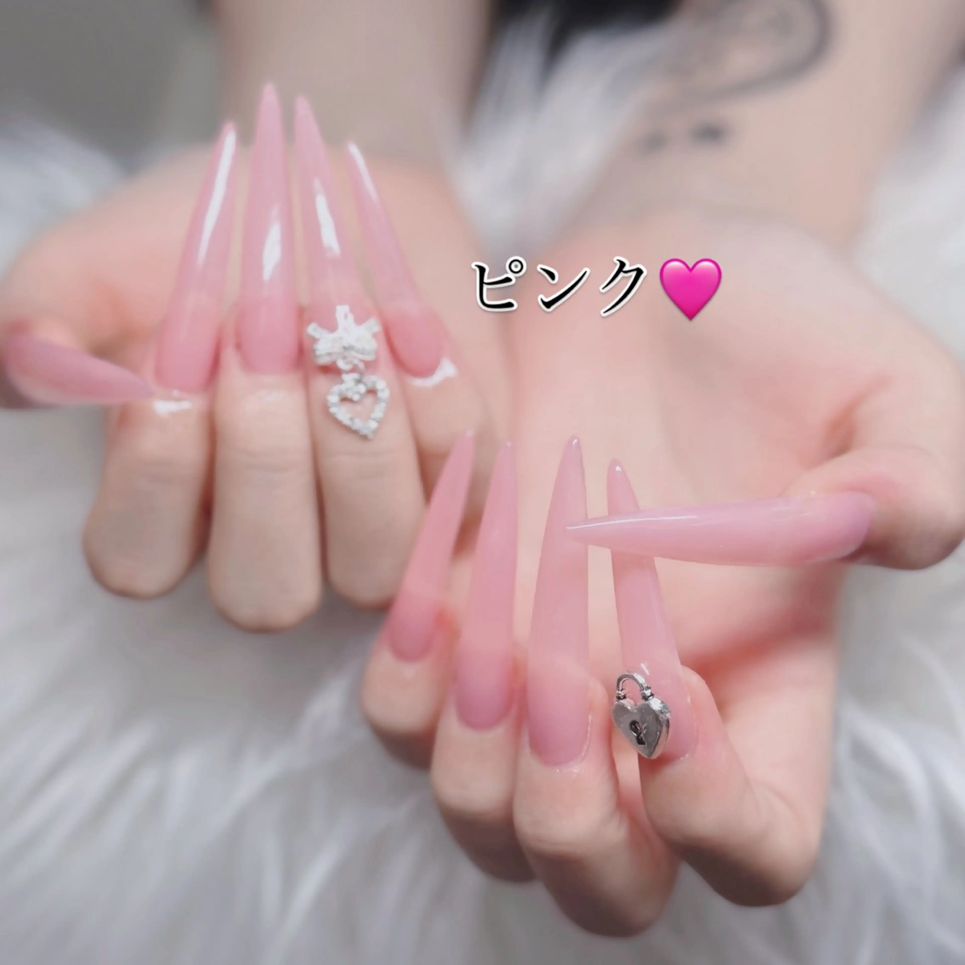 ［チップ長さ出し10本］ワンカラー+パーツ2個💕の写真