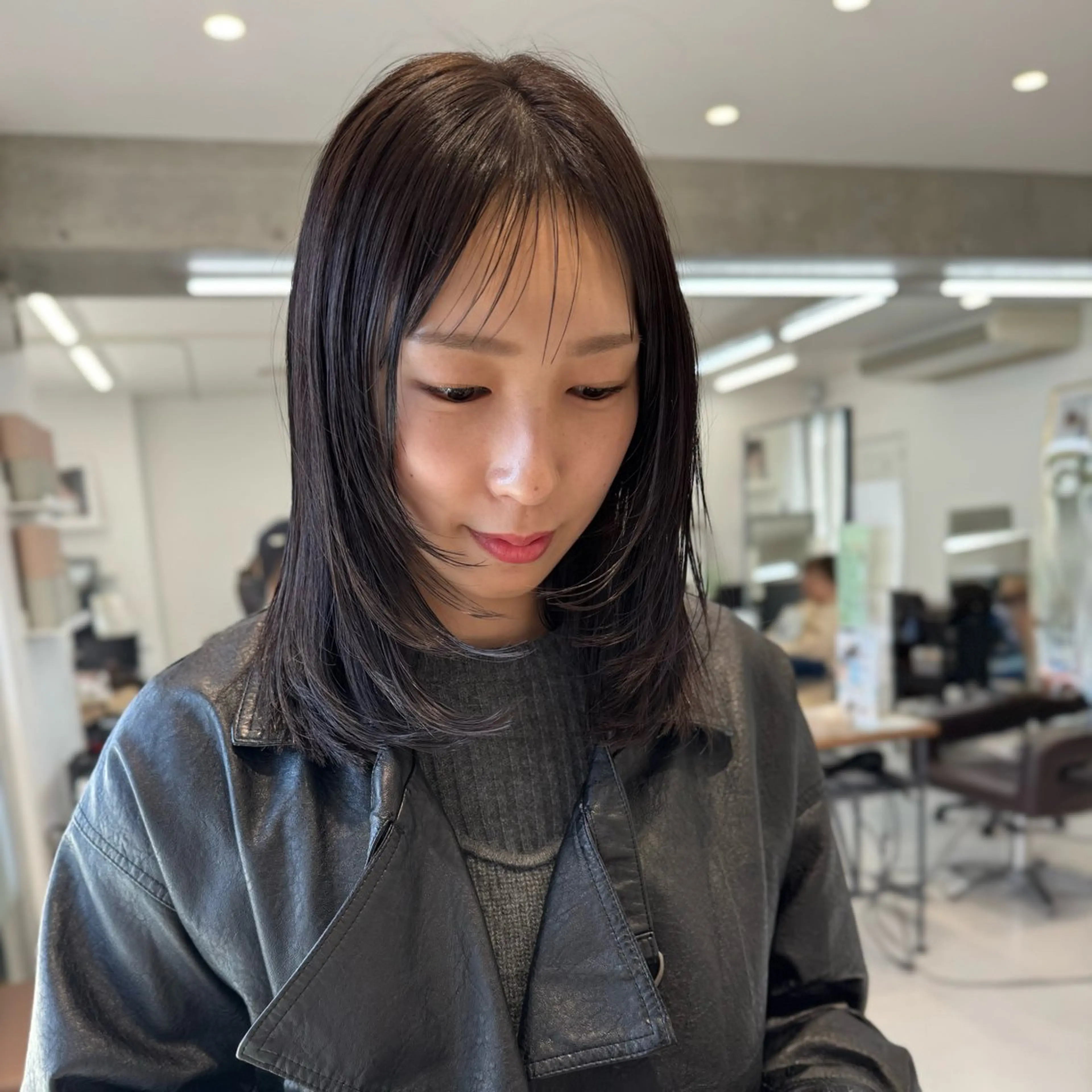 セミロング カット ヘアカラー トリートメント 会田有紀 /切りっぱなしボブのヘアスタイル