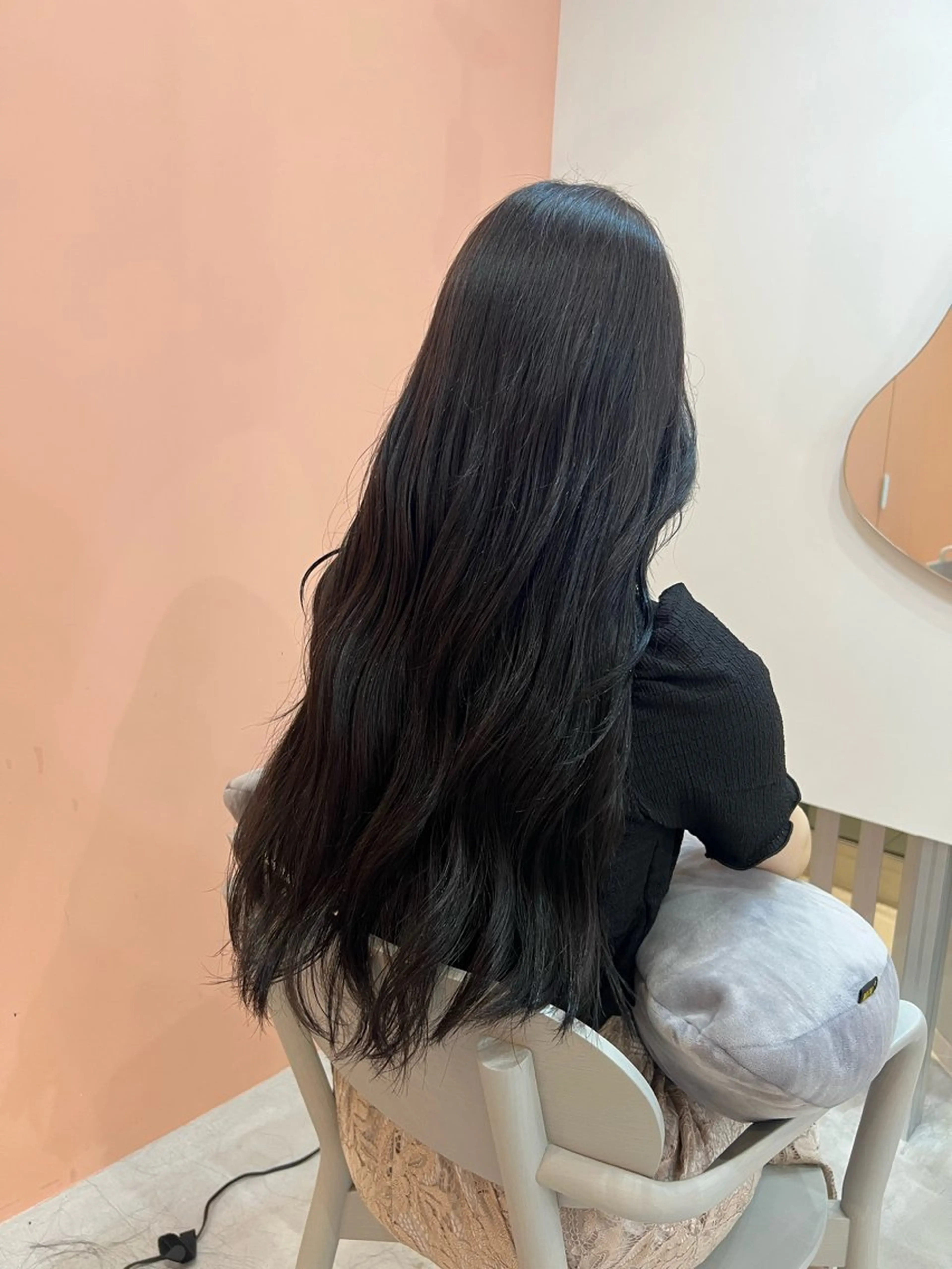 ロング カラー 黒髪 ブルーカラー ブルーブラック ロング カット ヘアカラー トリートメント mizuki ,のヘアスタイル