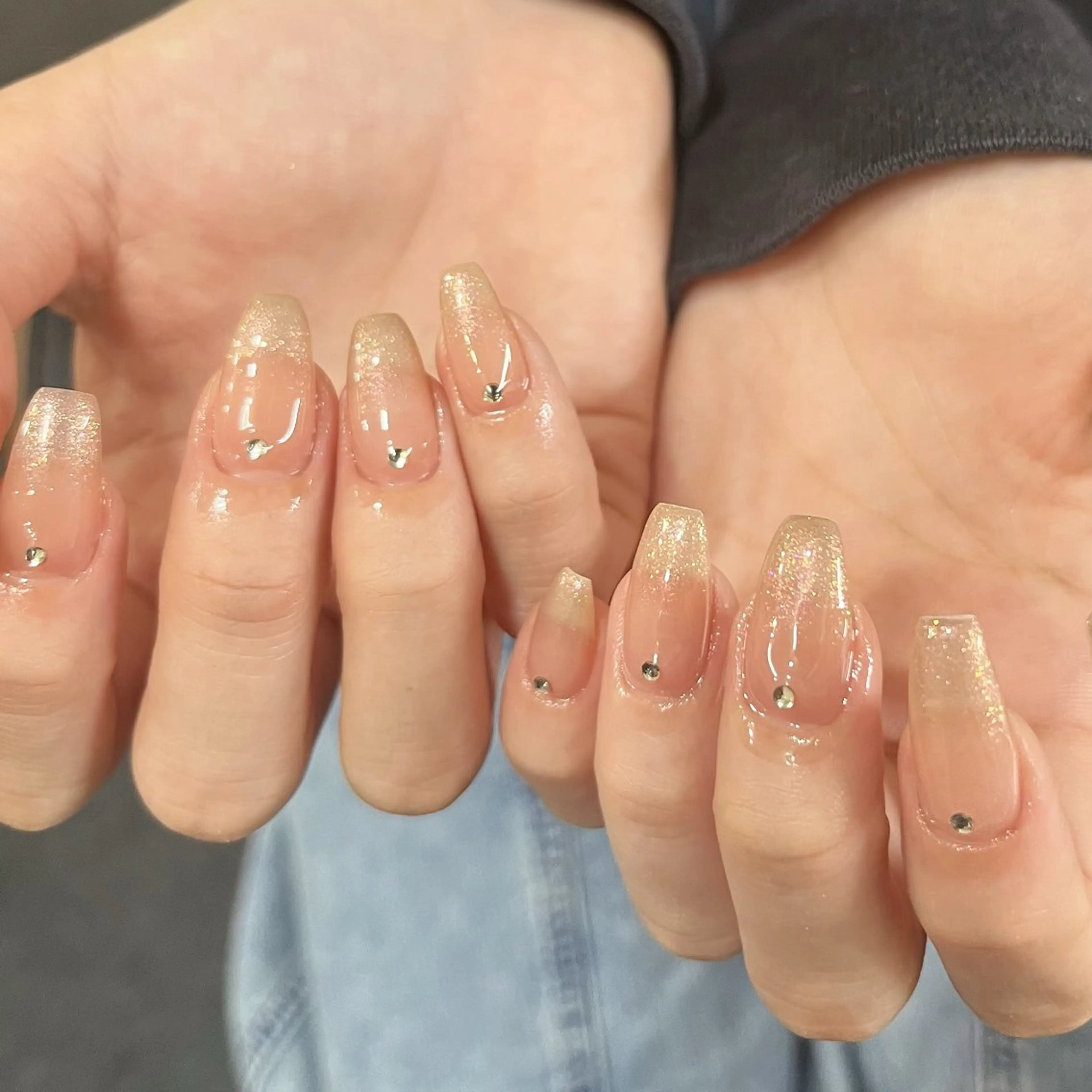 ネイル ゴールド グラデーション 氷ネイル・うるうるネイル キラキラネイル マグネットネイル ハンドネイル ハンドケア 🎀NAIL🎀 AI🪄︎︎◝✩のネイルデザイン