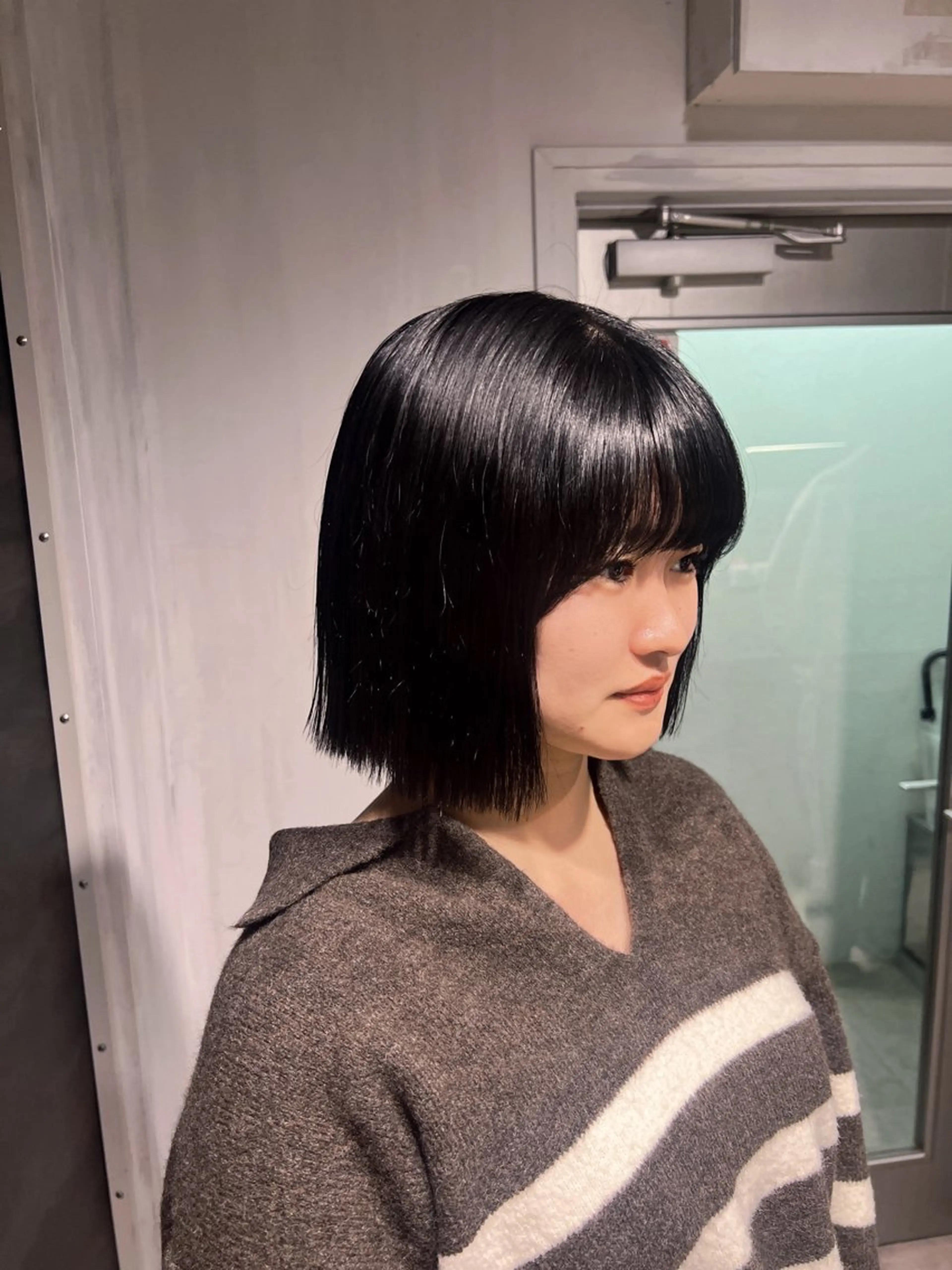 ショート カラー 黒髪 ブリーチ ブルーカラー ブルーブラック 透明感カラー ヘアカラー トリートメント NANAMI🩵 大人可愛い韓国ヘアのヘアスタイル