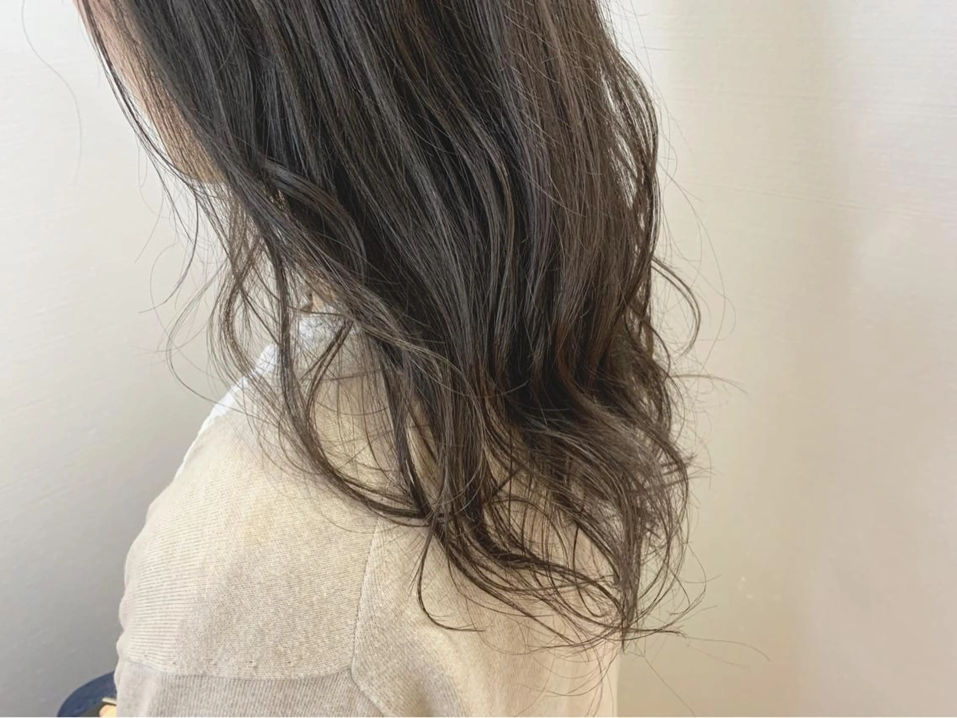 ロング カラー グレージュ カット ヘアカラー トリートメント 【Uneユヌ】菊地 春那のヘアスタイル