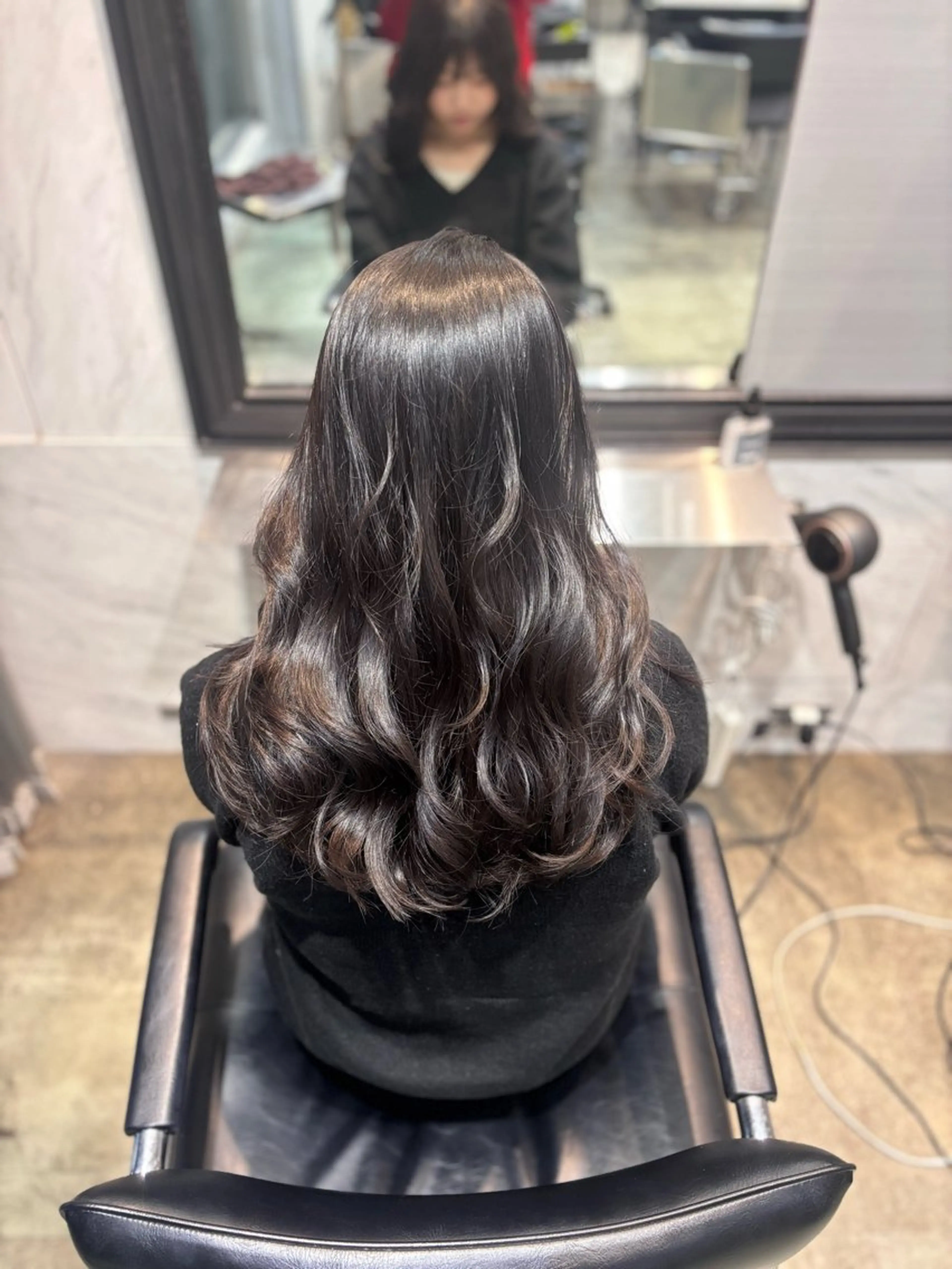 ロング チョコレートブラウン ヘアカラー lutia/ momoka⠀のヘアスタイル