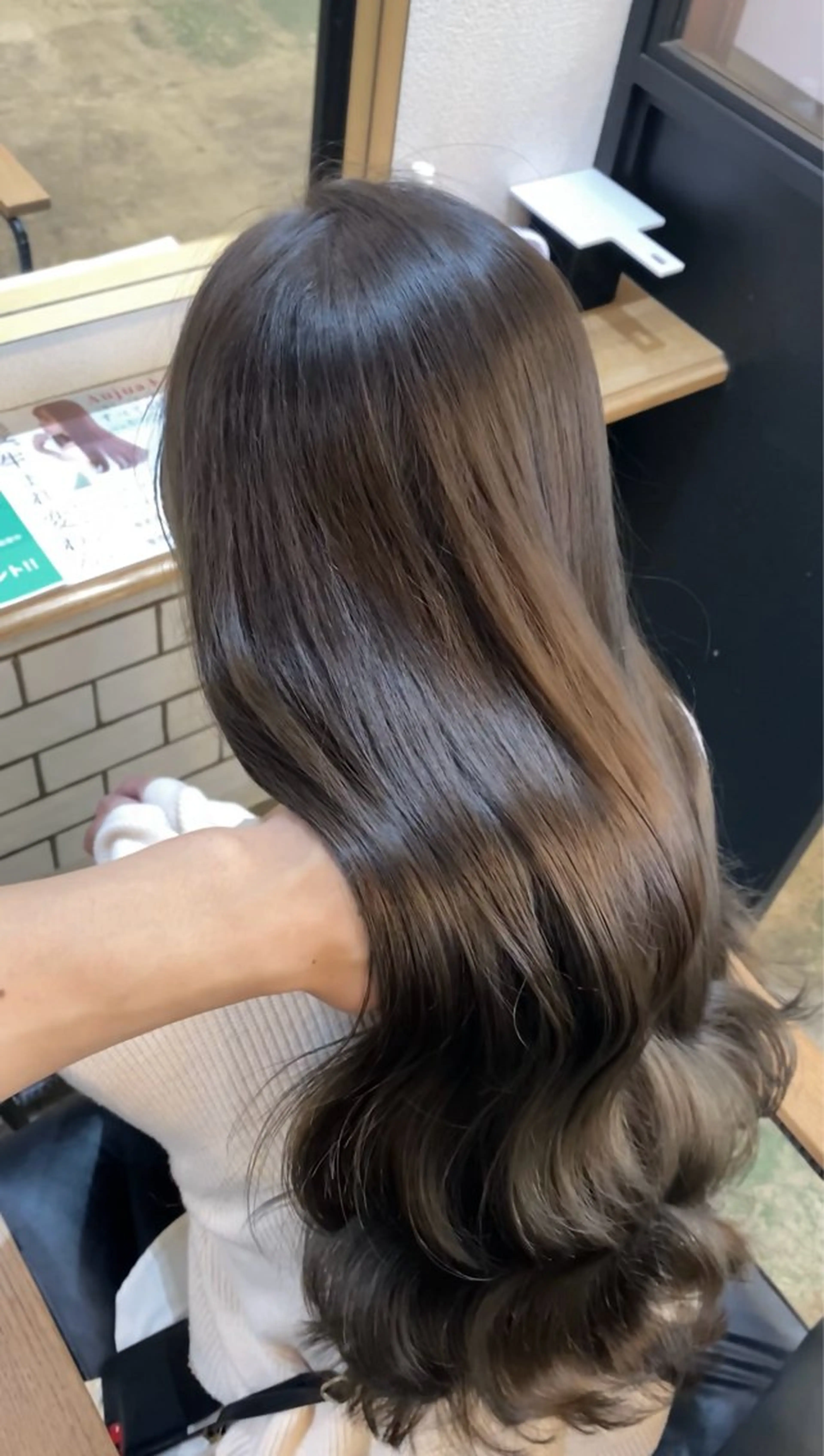 カット+𓊆赤み消し透明感カラー𓊇+Aujuaトリートメントの写真