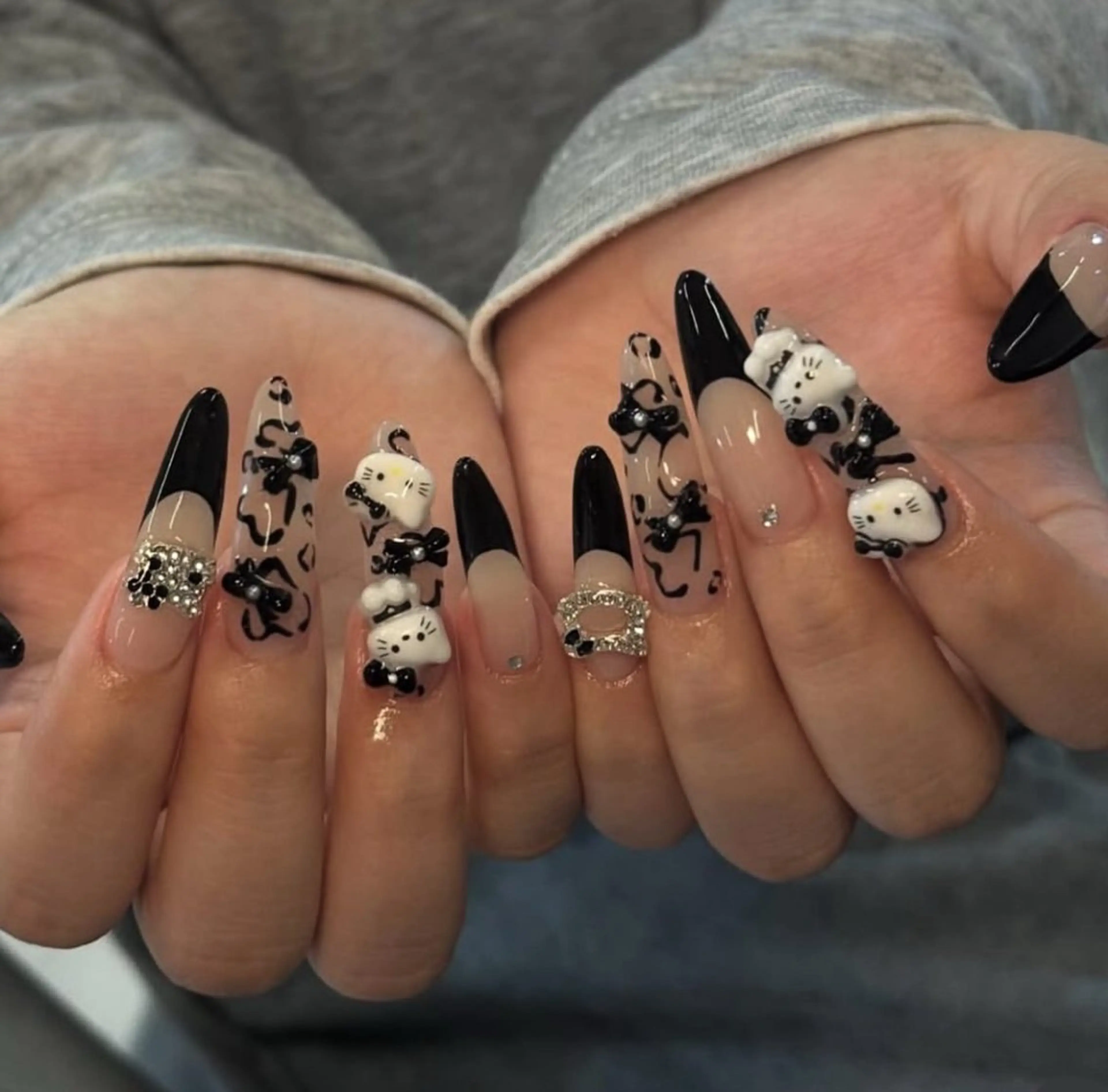 ネイル フレンチネイル グラデーション 韓国ネイル マグネットネイル シンプルネイル ハンドネイル CoMo Nail Studio所属・CoMo Nailのネイルデザイン