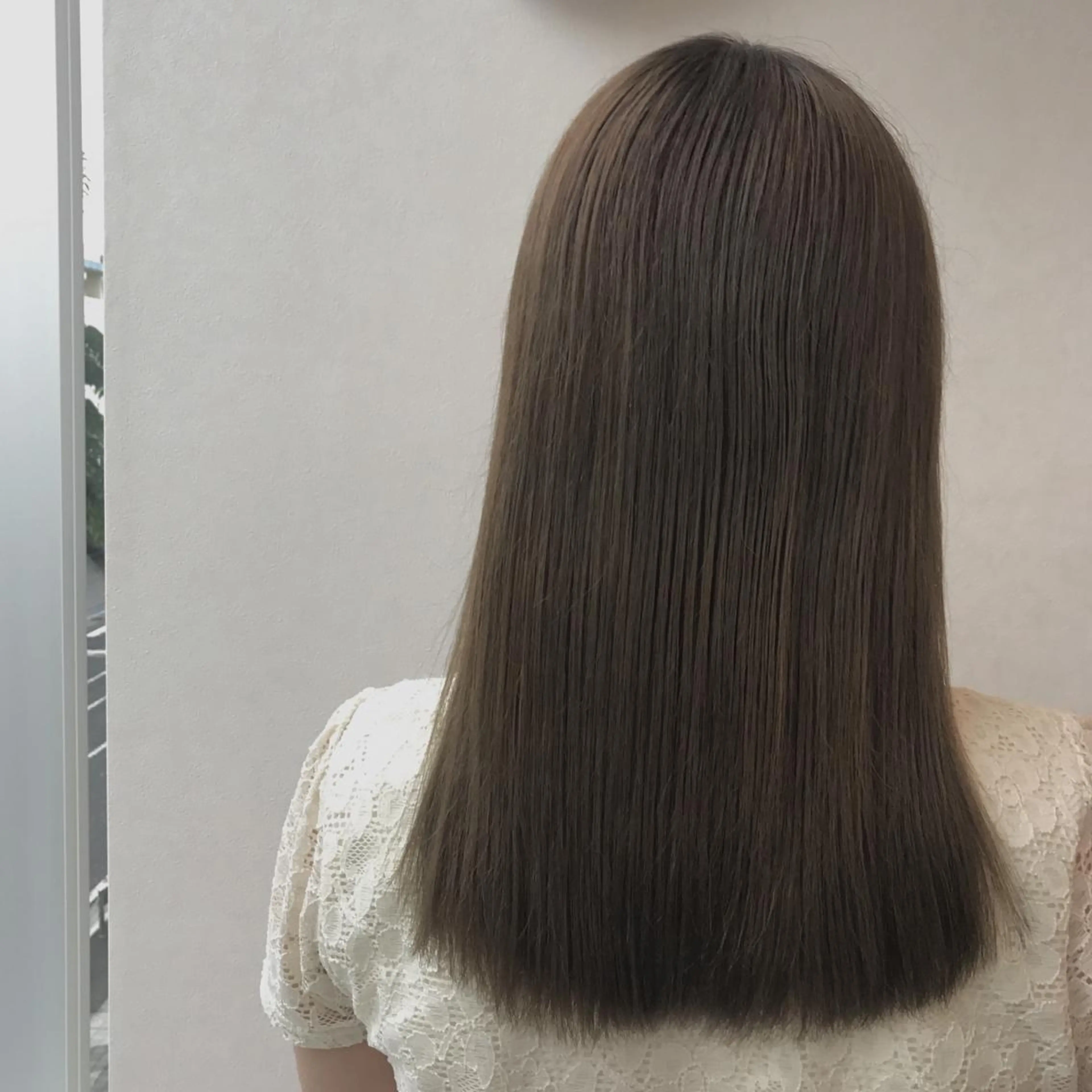 セミロング カラー ベージュカラー AGU akariのヘアスタイル
