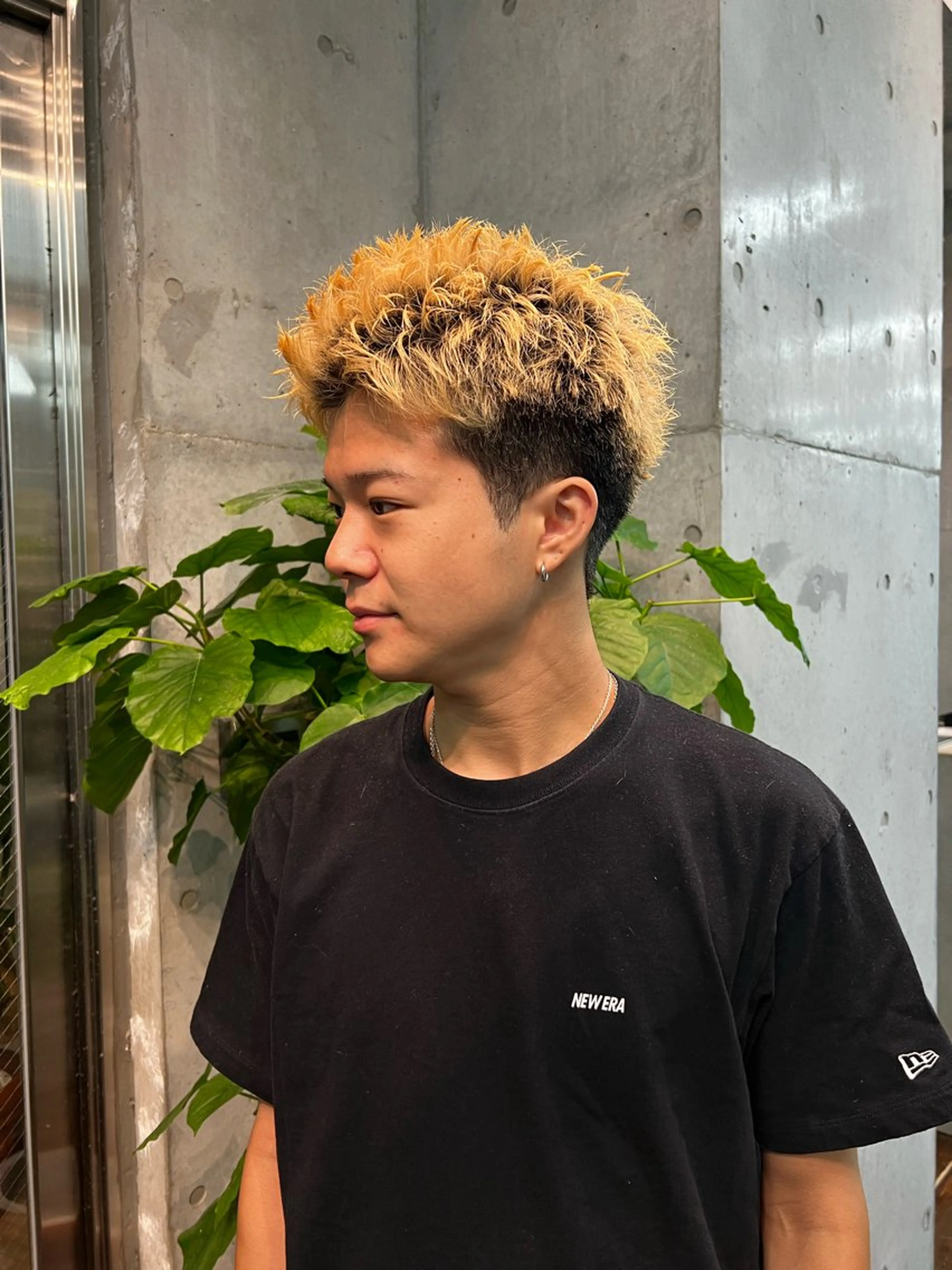 ショート カラー メンズ メンズハイトーン スパイキーショート ハイトーンカラー ショートヘア カット ヘアカラー spin-off shift所属・メンズ特化美容師 /たけしのヘアスタイル