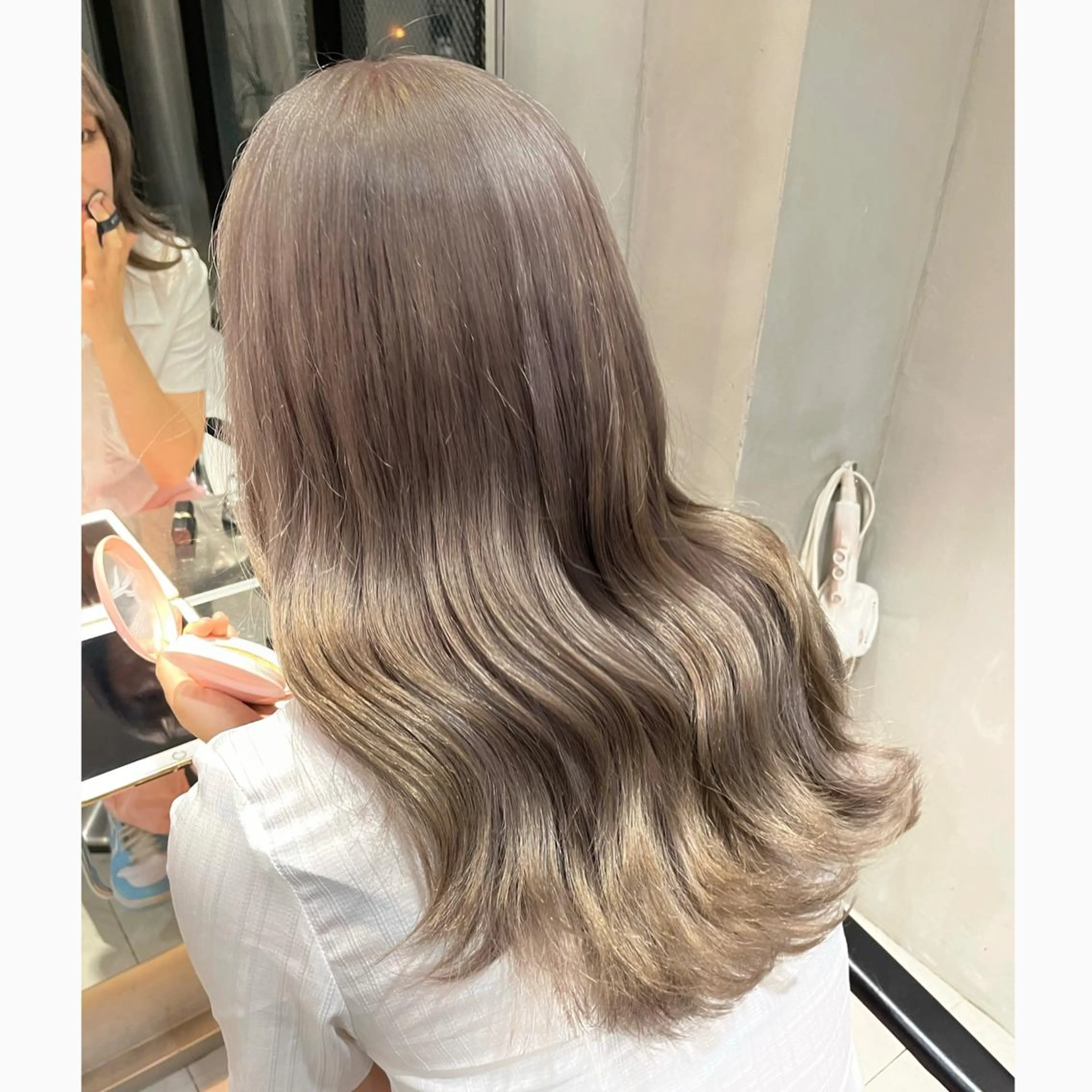 ロング カラー ヘアアレンジ ベージュカラー ブリーチ ケアブリーチ トリートメント 艶髪/レイヤーカット 🐣misakiのヘアスタイル