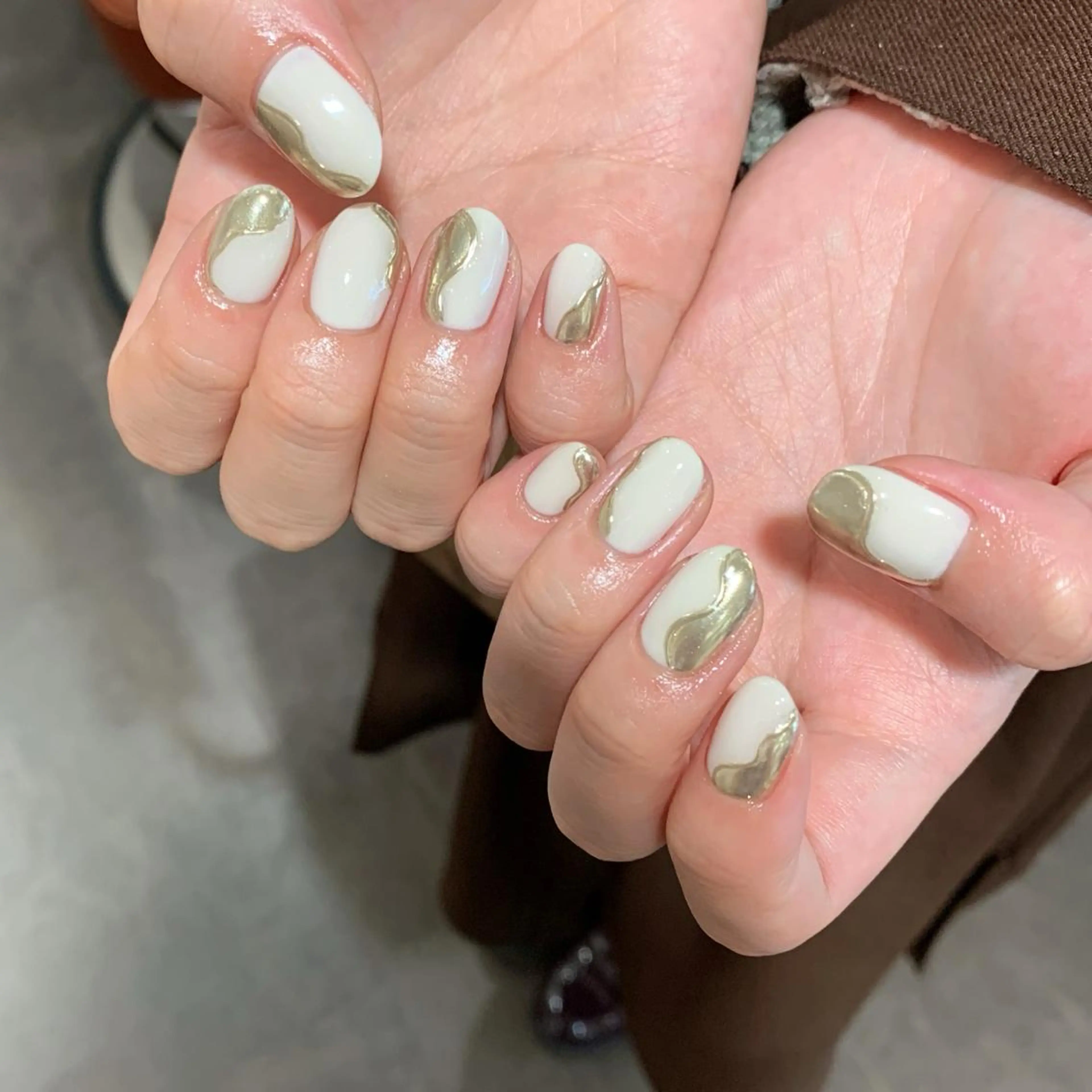 ネイル ゴールド 持ち込み 鈴木 まゆのネイルデザイン