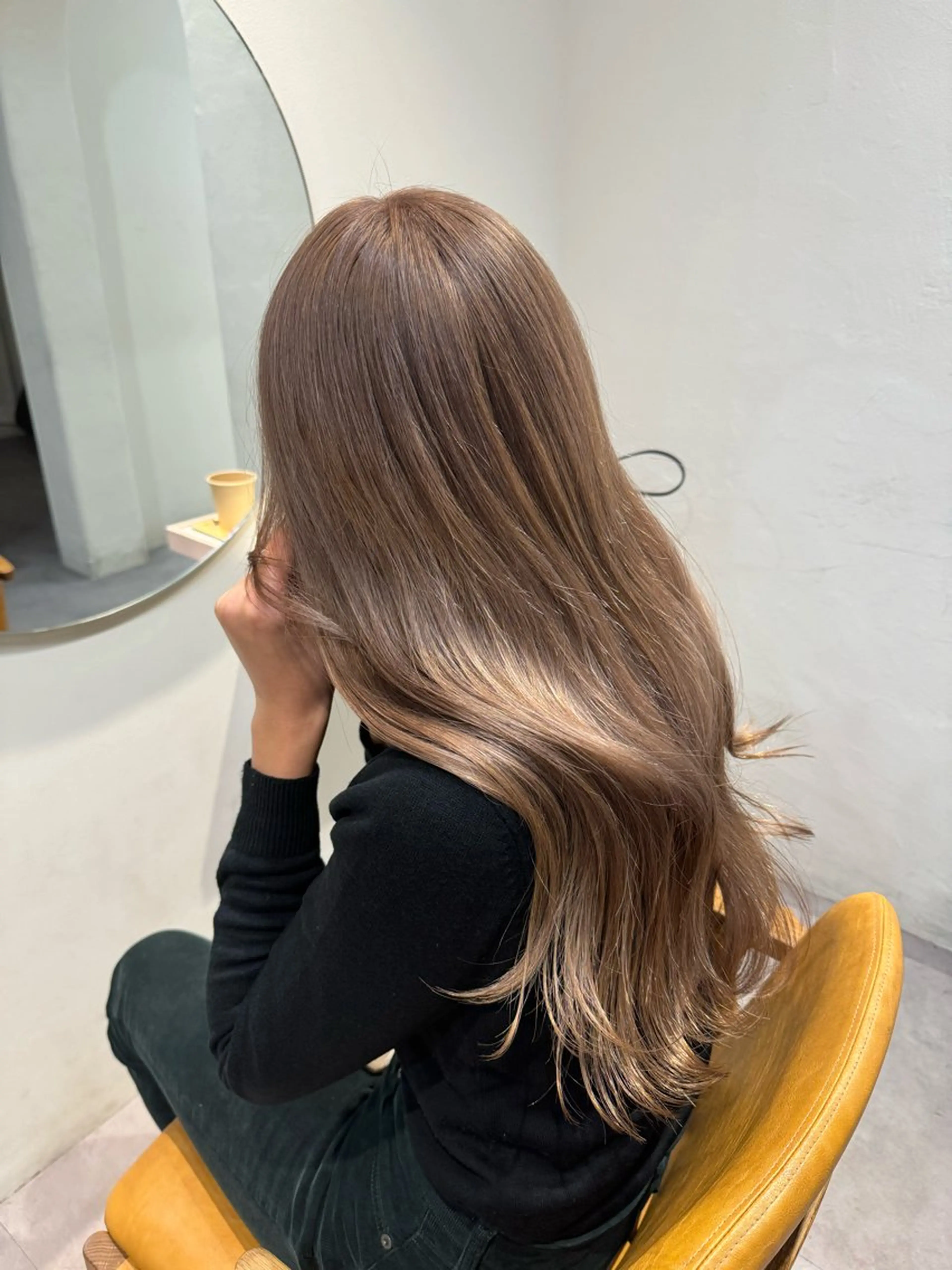 ロング カラー ベージュカラー ブリーチ ミルクティーベージュ ayaka♡ 柔らかカラーのヘアスタイル