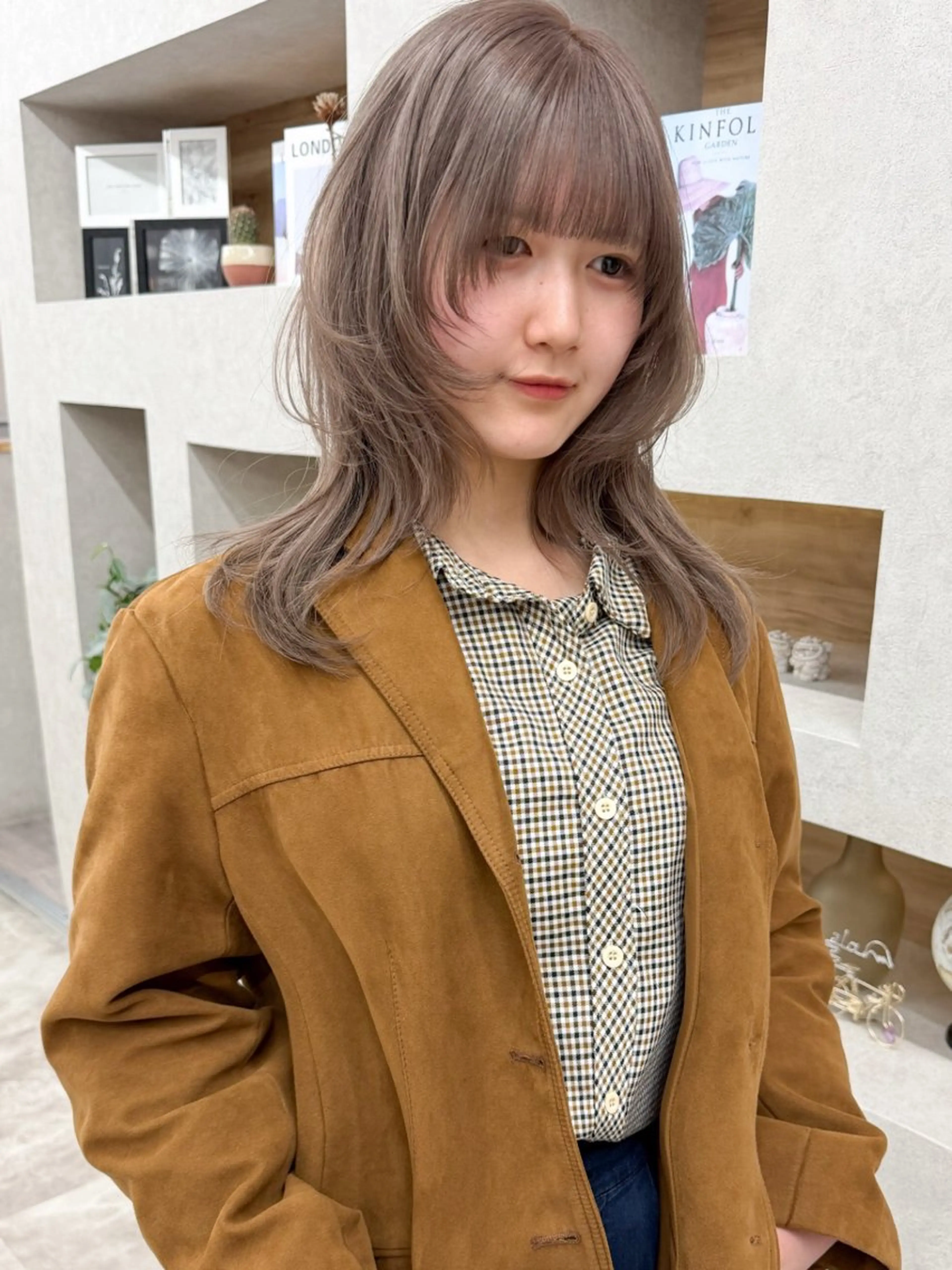 ミディアム カラー ベージュカラー ブリーチ グレージュ ミルクティーベージュ ミルクティーグレージュ ヘアカラー ブリーチ/ベージュ 💕/momoaのヘアスタイル