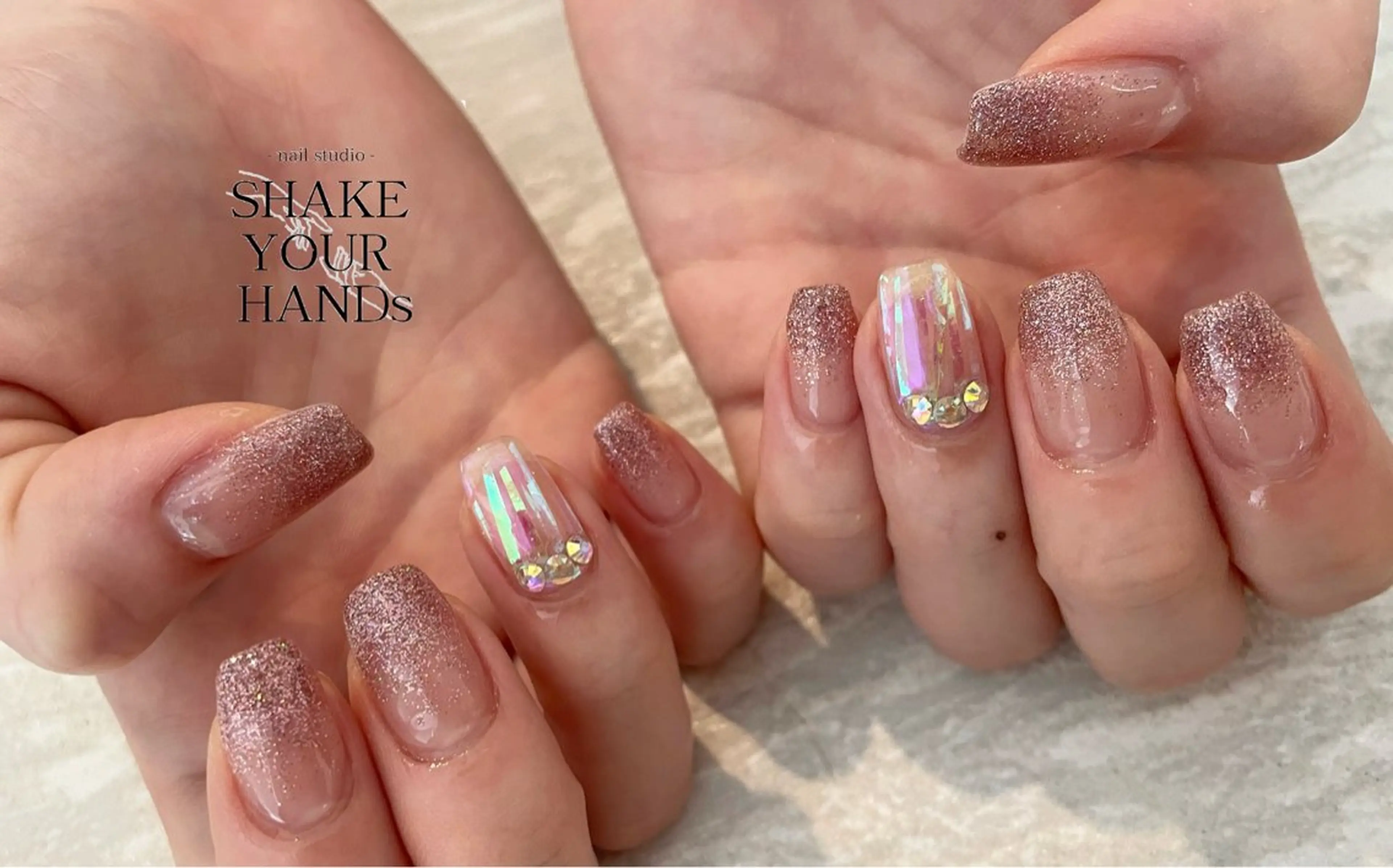 ネイル オーロラネイル ピンク ハンドネイル ネイルスタジオ シェイクユアハンズのネイルデザイン