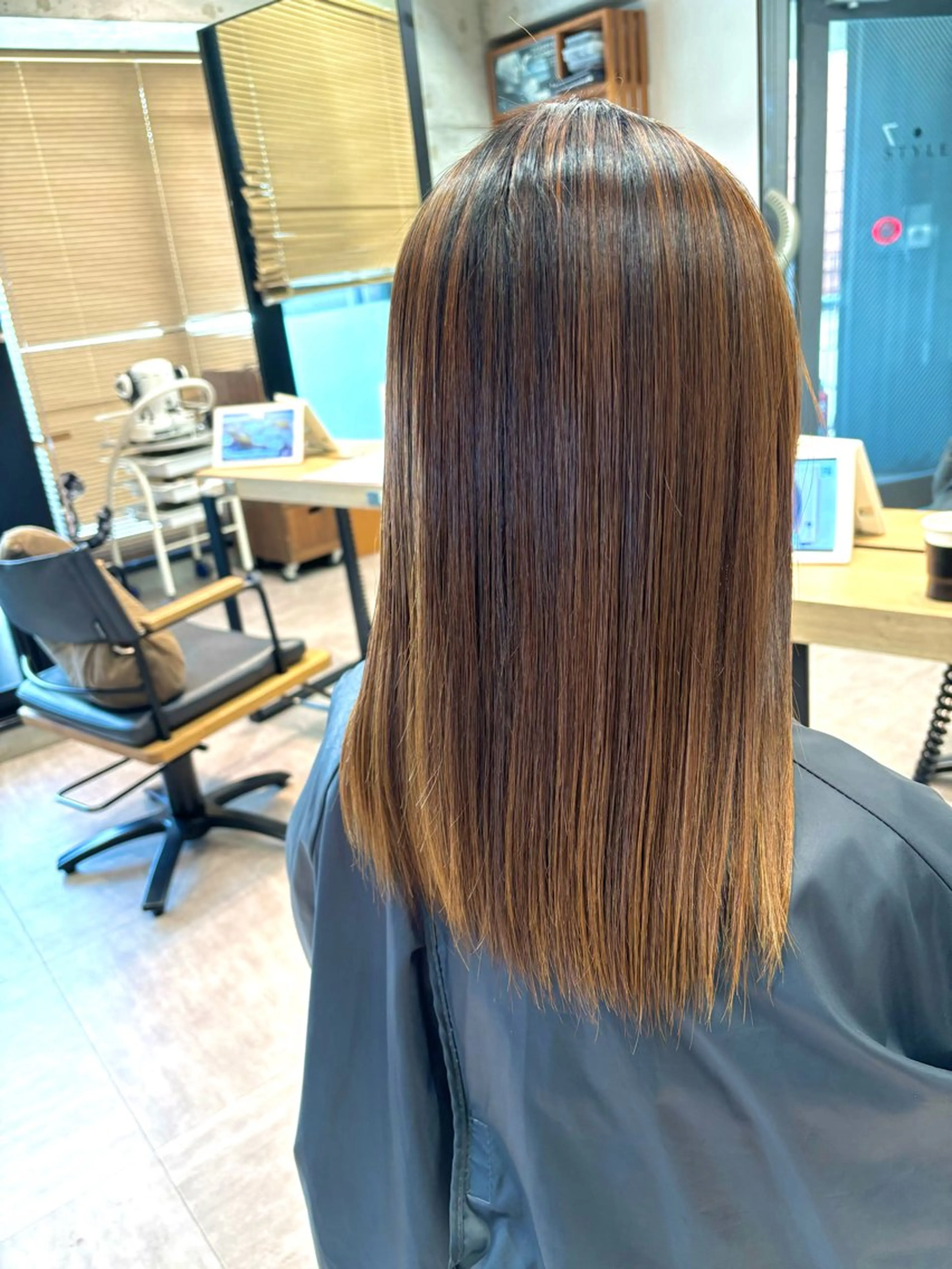 ロング パーマ 縮毛矯正 🎀縮毛矯正.暗髪 .艶髪🩶ちひろのヘアスタイル