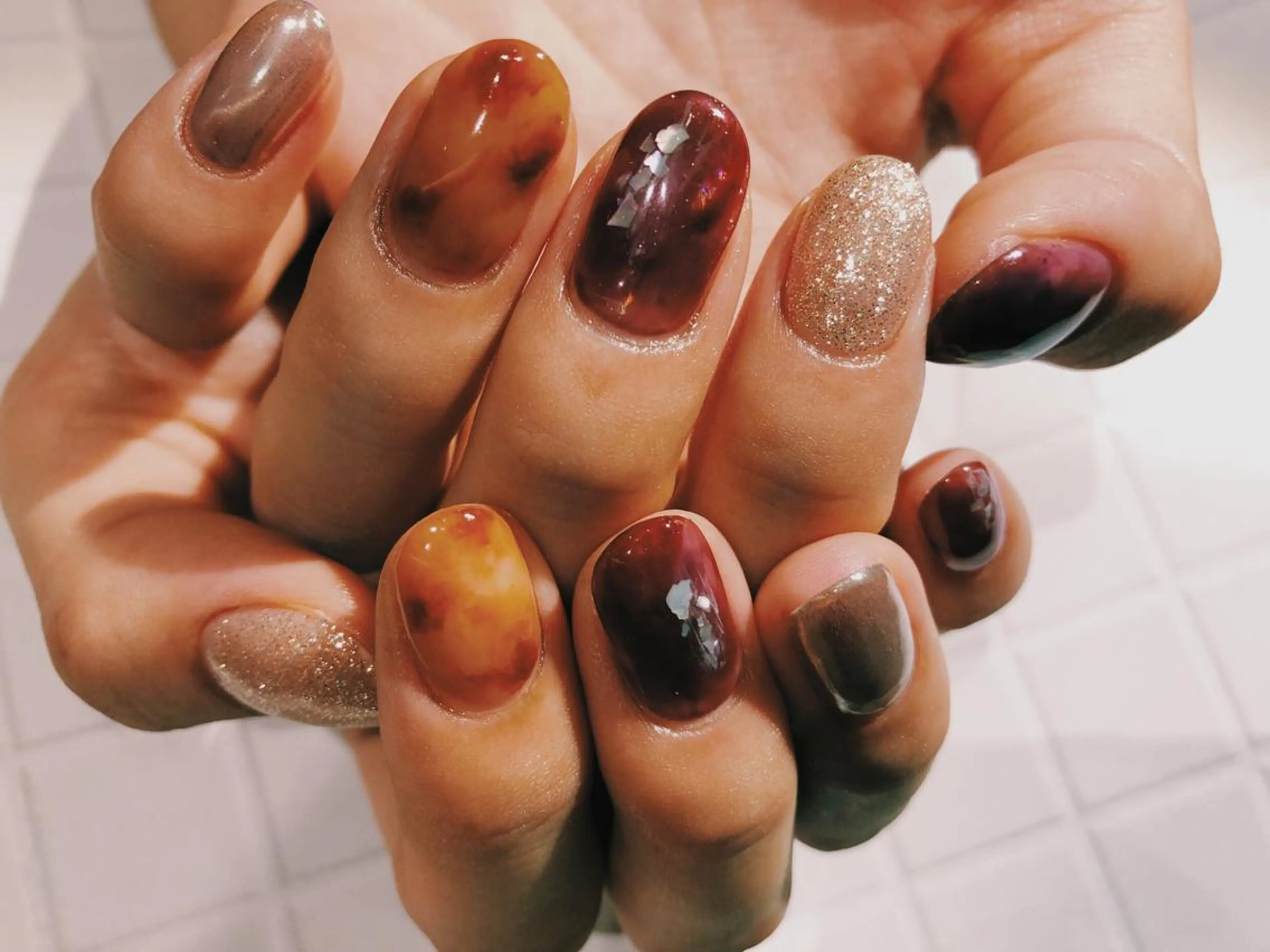 ショート カラー ネイル マツエク・マツパ ハンドネイル illum hicariのネイルデザイン