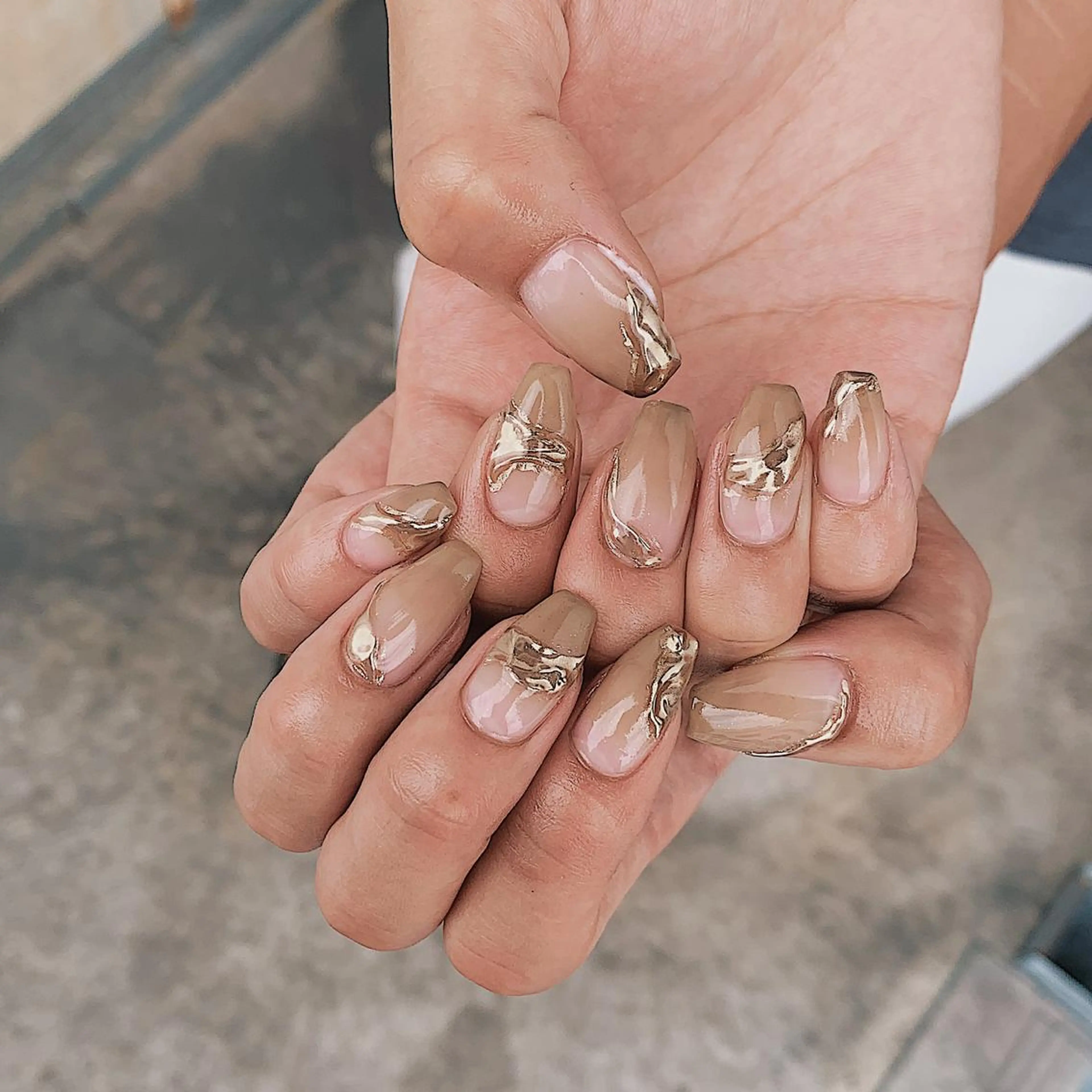 ネイル ブラウン ゴールド ミラーネイル tener 🧋yume🧋のネイルデザイン