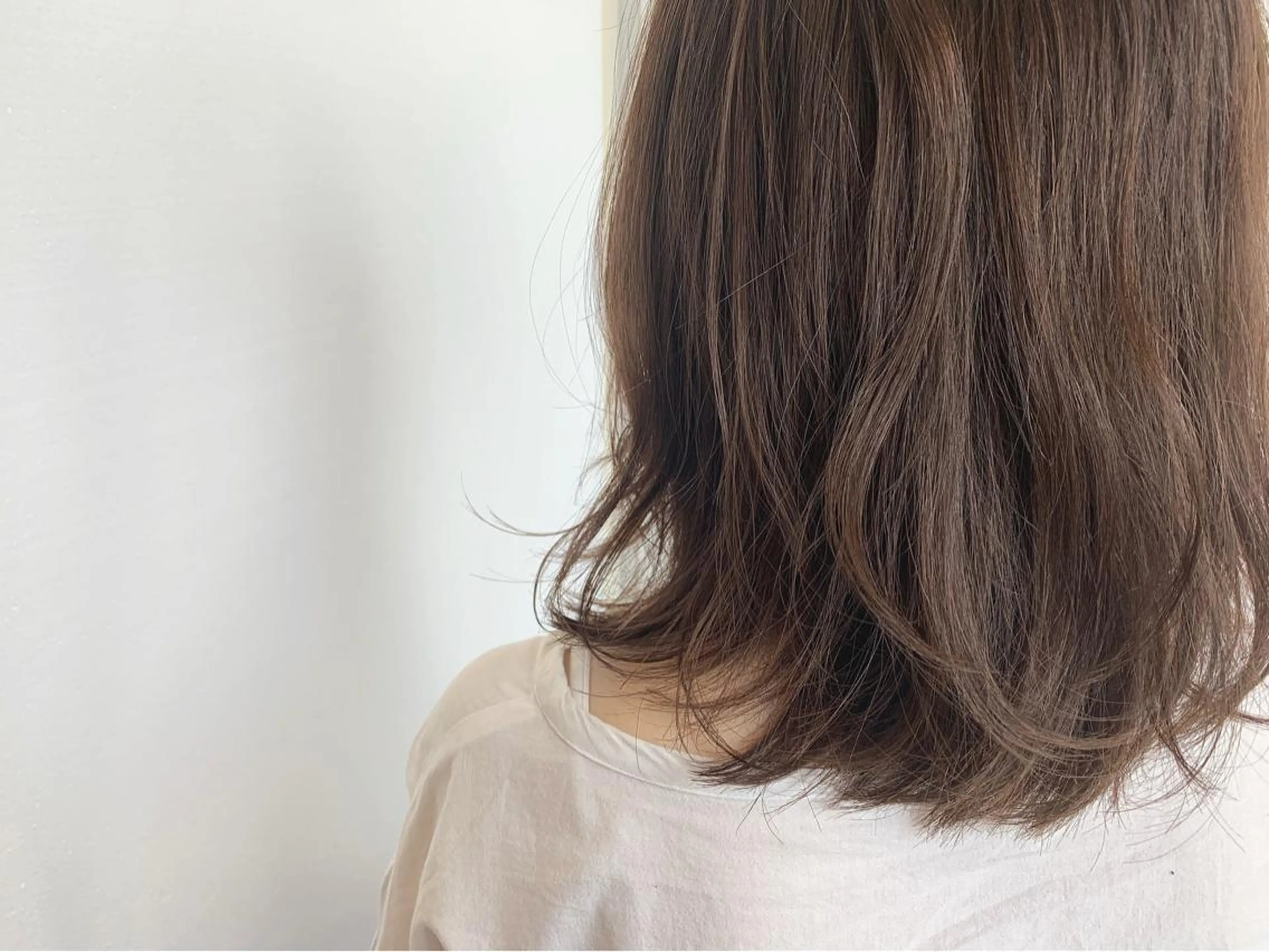 セミロング カラー ブラウンカラー チョコレートブラウン イルミナカラー カット ヘアカラー トリートメント 【Uneユヌ】菊地 春那のヘアスタイル