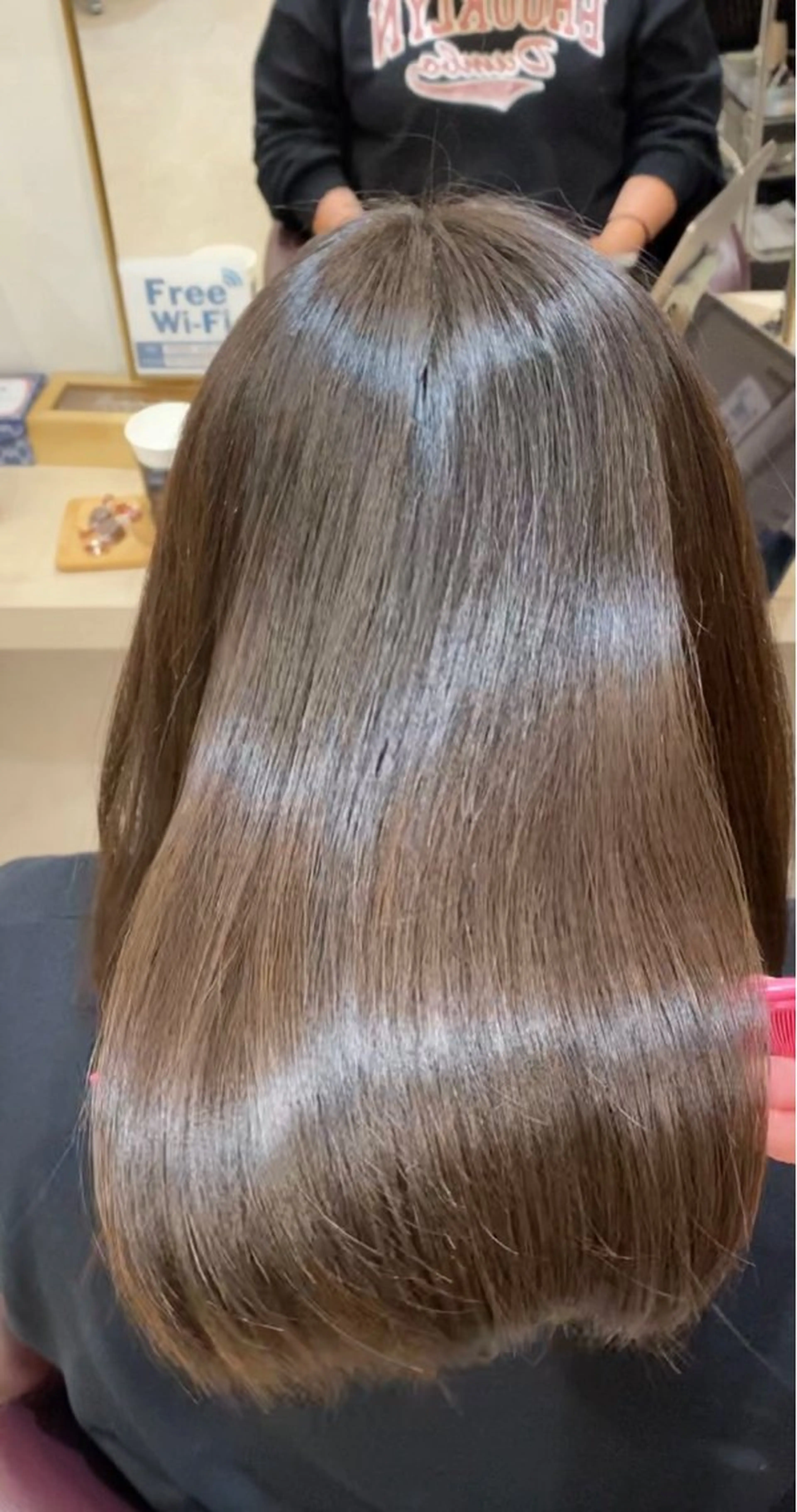 ミディアム くせ毛 髪質改善 縮毛矯正 トリートメント 酸性ストレート 川元 雄貴のヘアスタイル