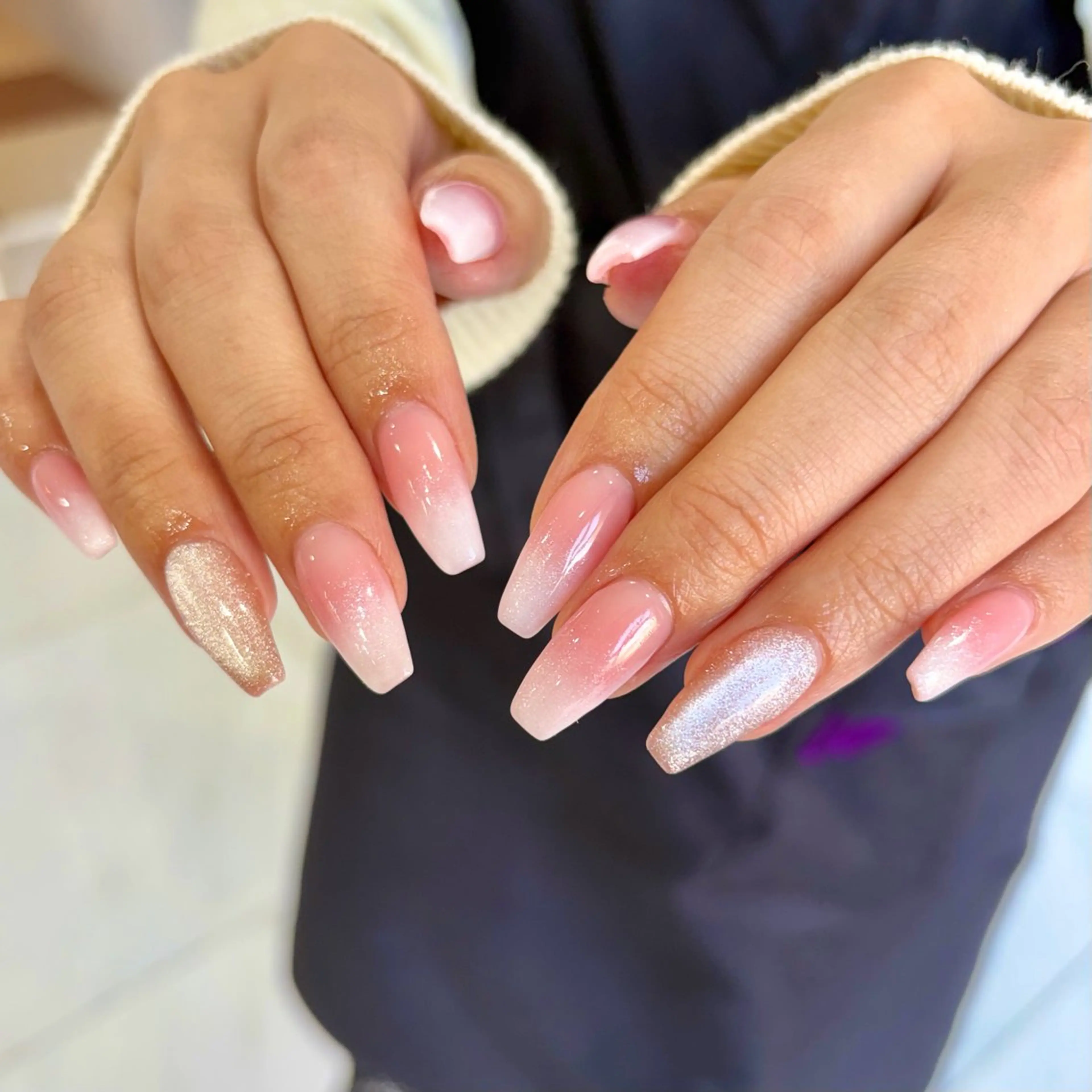 ネイル グラデーション キラキラネイル マグネットネイル ハンドネイル フットネイル GRANDEUR焼津 Nana🦖のネイルデザイン