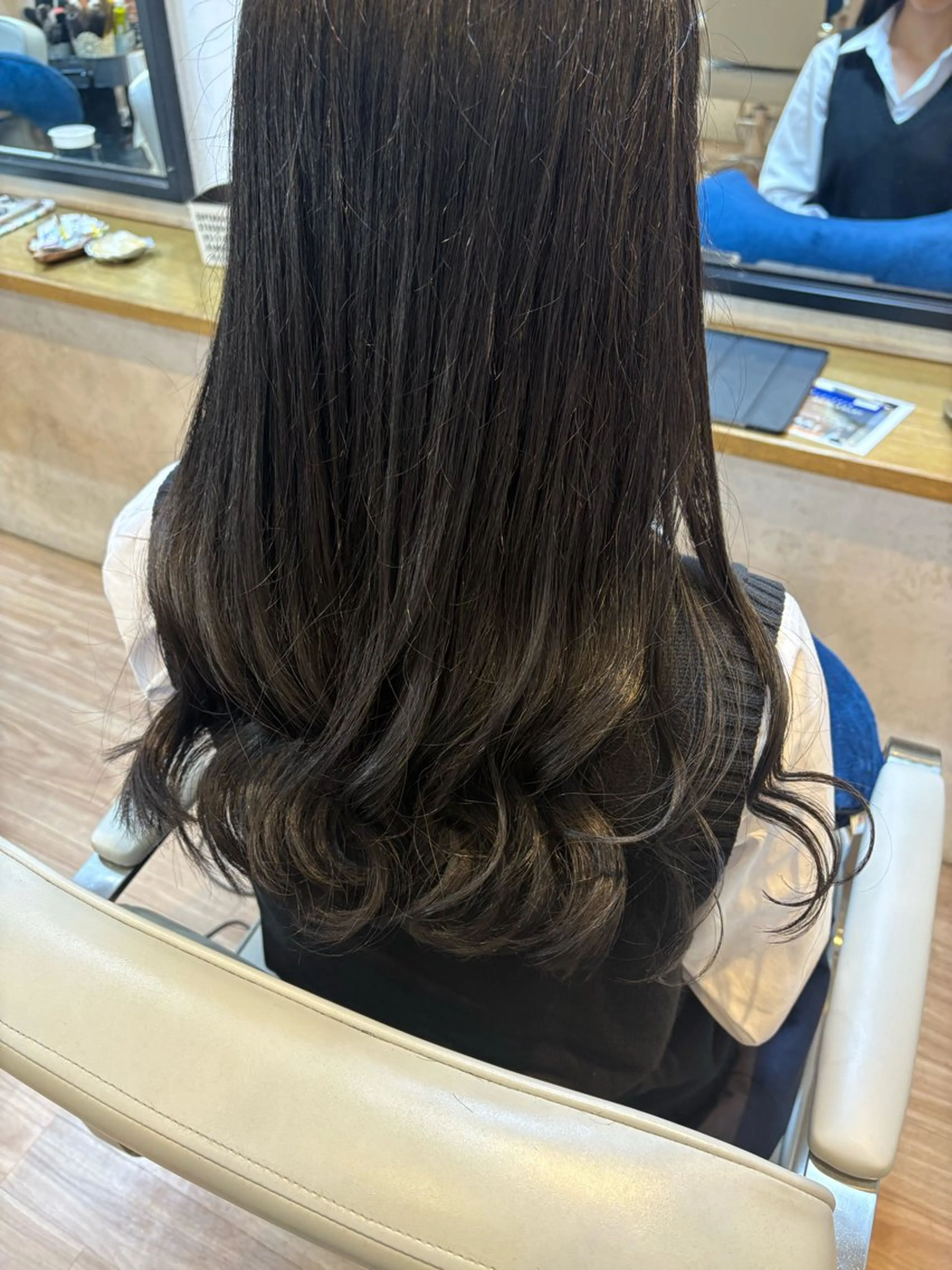 ロング ヘアカラー IRICO たまプラーザ所属・韓国ヘアー🇰🇷 MIWAのヘアスタイル