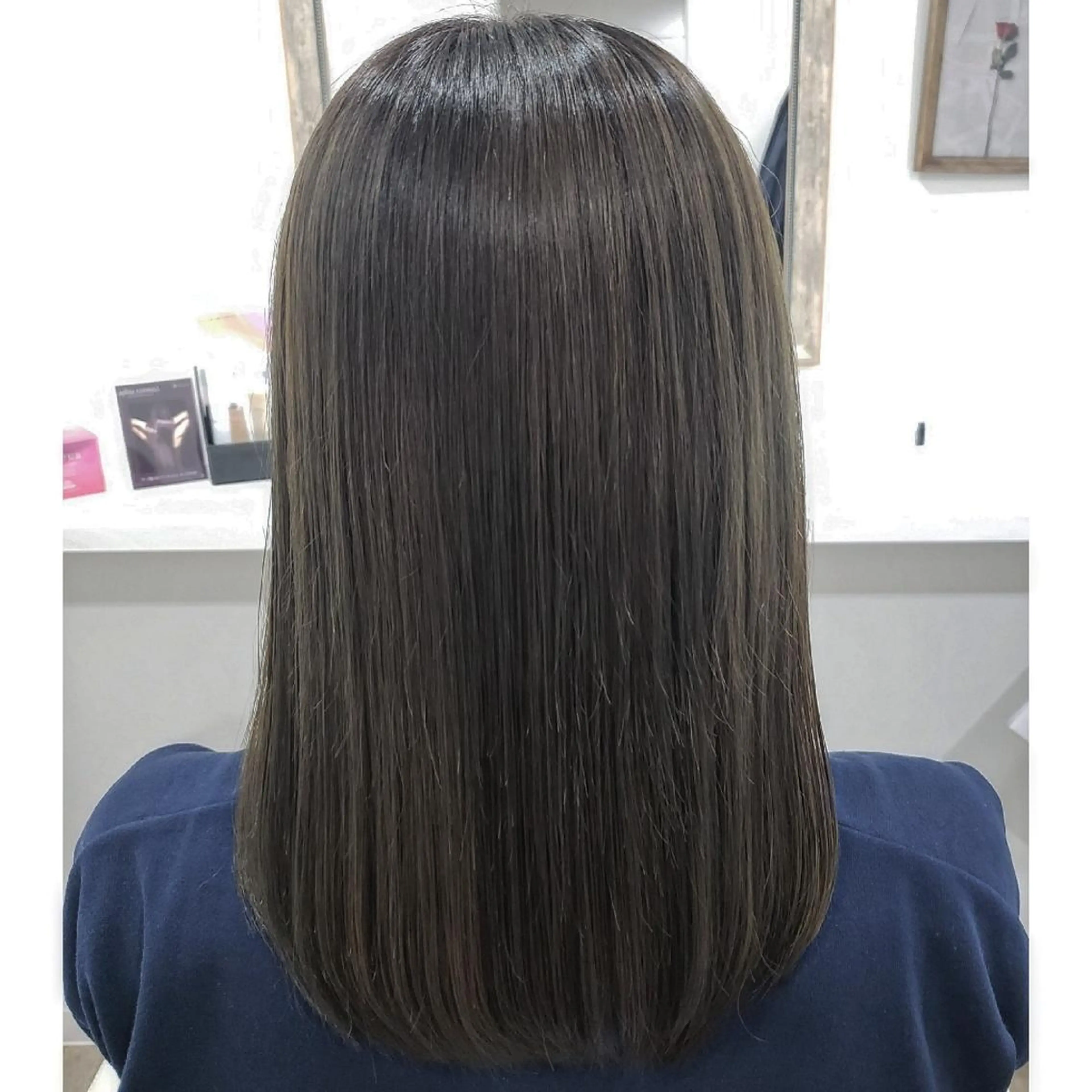 セミロング カラー ヘアアレンジ ベージュカラー ブリーチ オリーブベージュ 髪質改善 縮毛矯正 カット ヘアカラー 縮毛矯正 髪質改善サロン🍃 AIRI のヘアスタイル