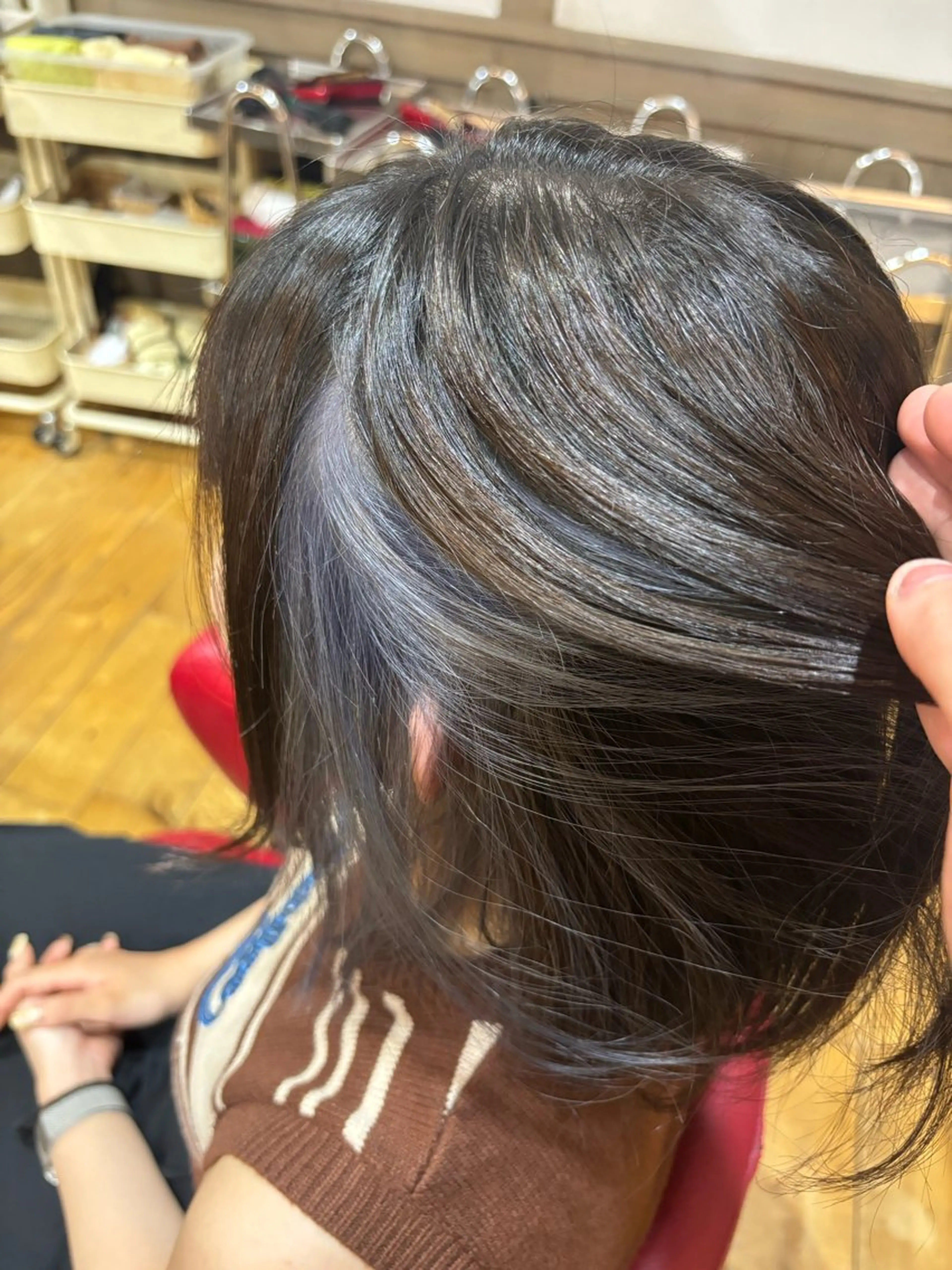 カラー 篠田 有沙のヘアスタイル