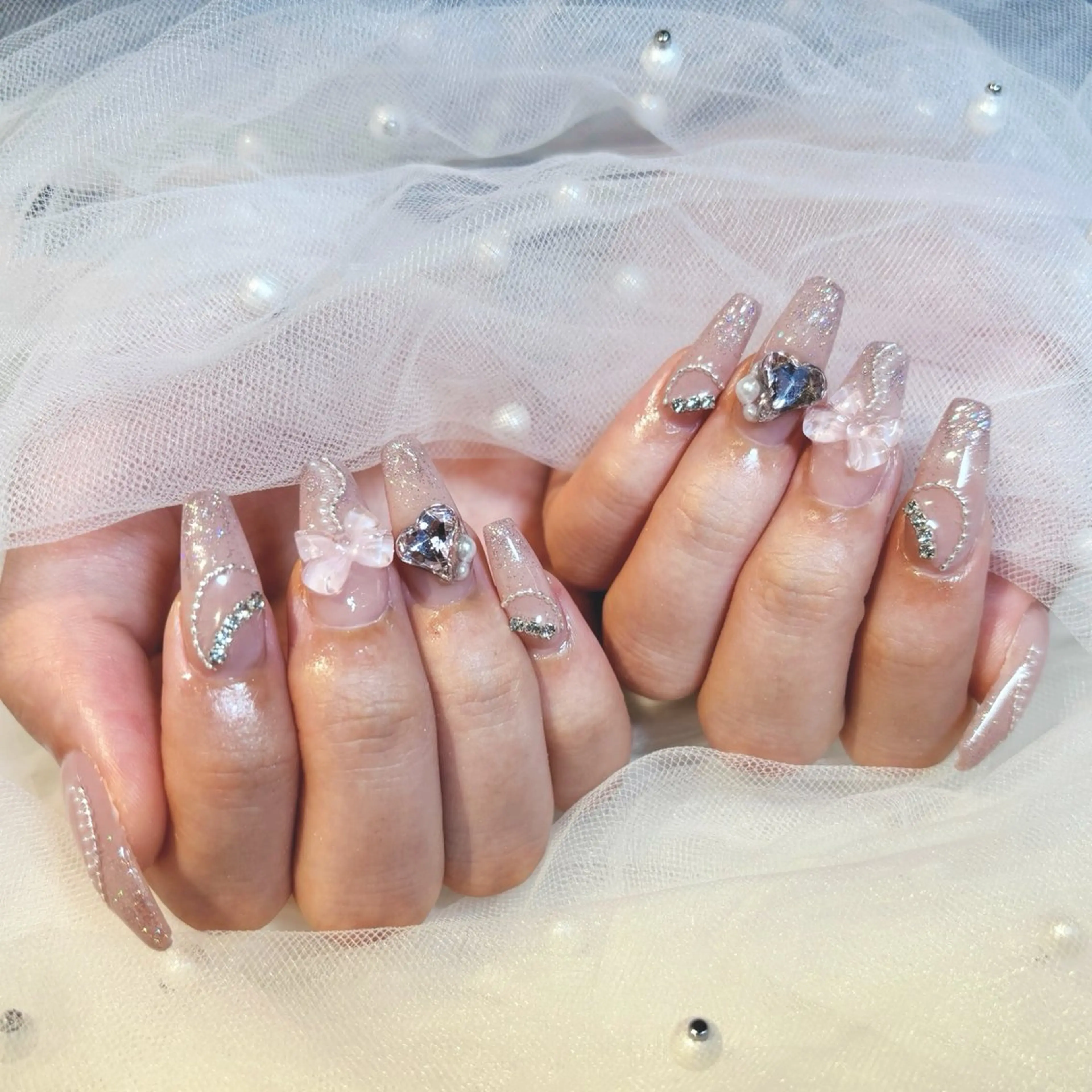 ネイル ハート キラキラネイル リボン 春ネイル ワンホンネイル ハンドネイル ぷりゅねる 心斎橋のネイルデザイン