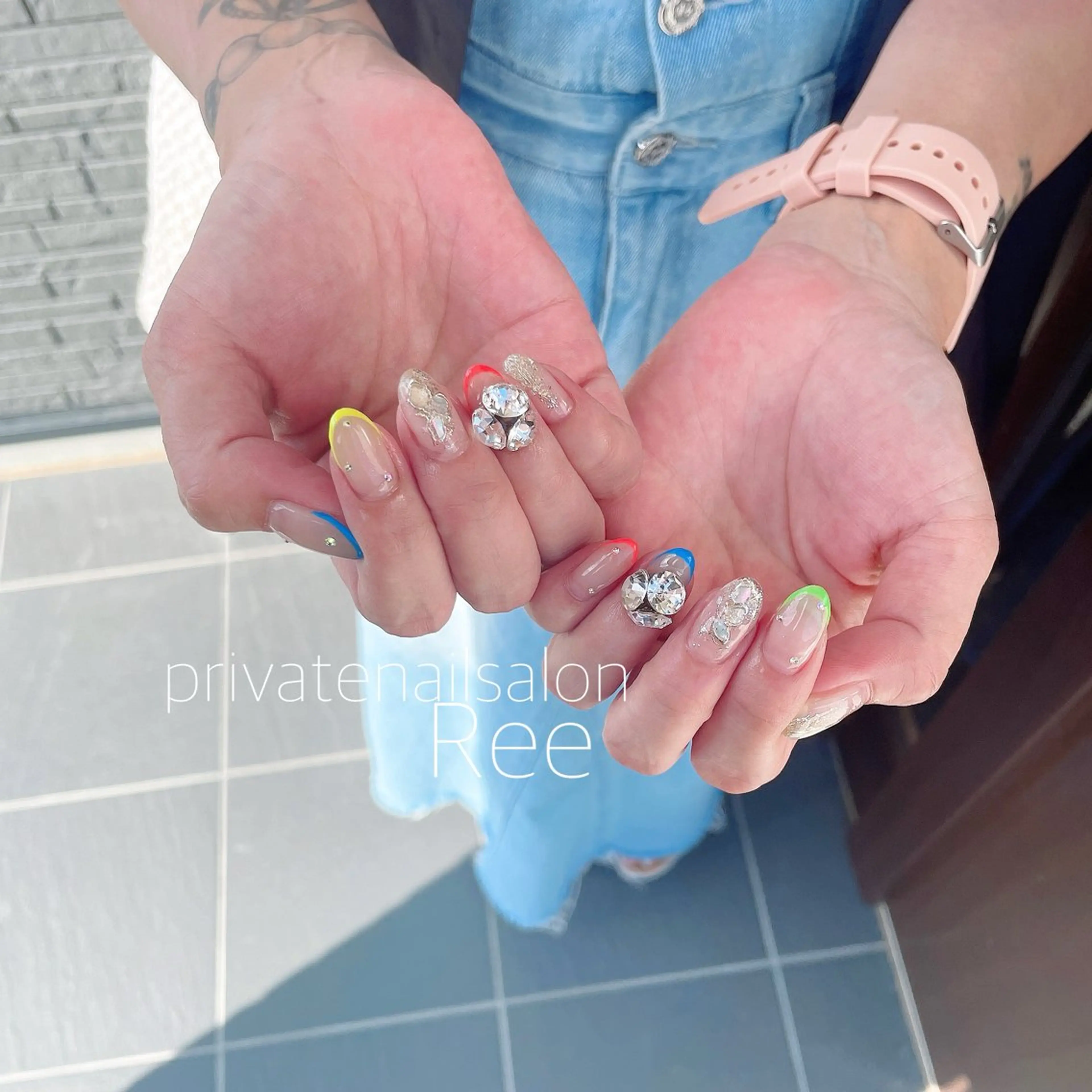 カラー 知花 梨花のネイルデザイン