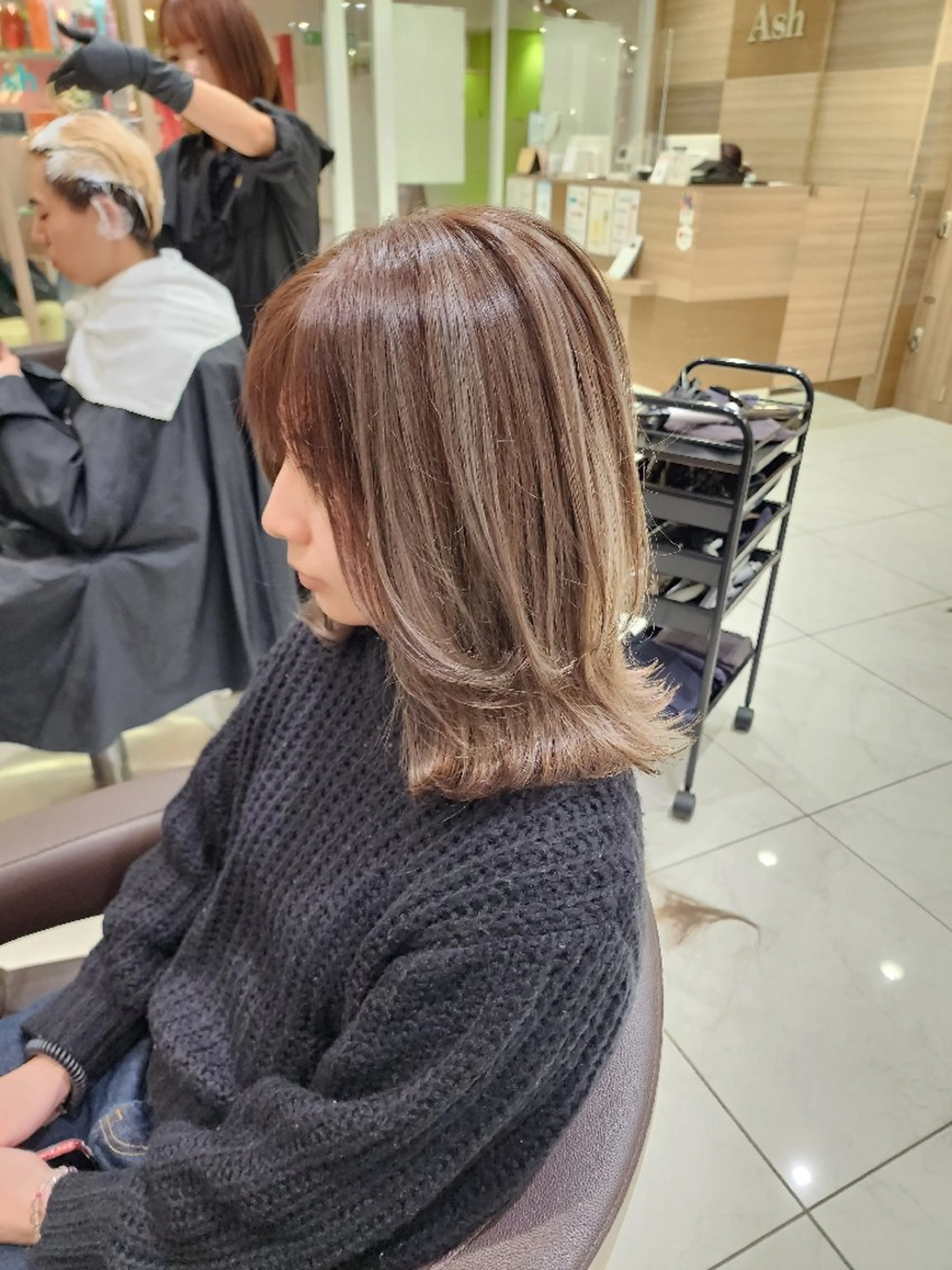 ミディアム カラー ミディアムレイヤー アッシュ アッシュグレー アッシュグレージュ バレイヤージュ 中村 和貴 Ash津田沼のヘアスタイル